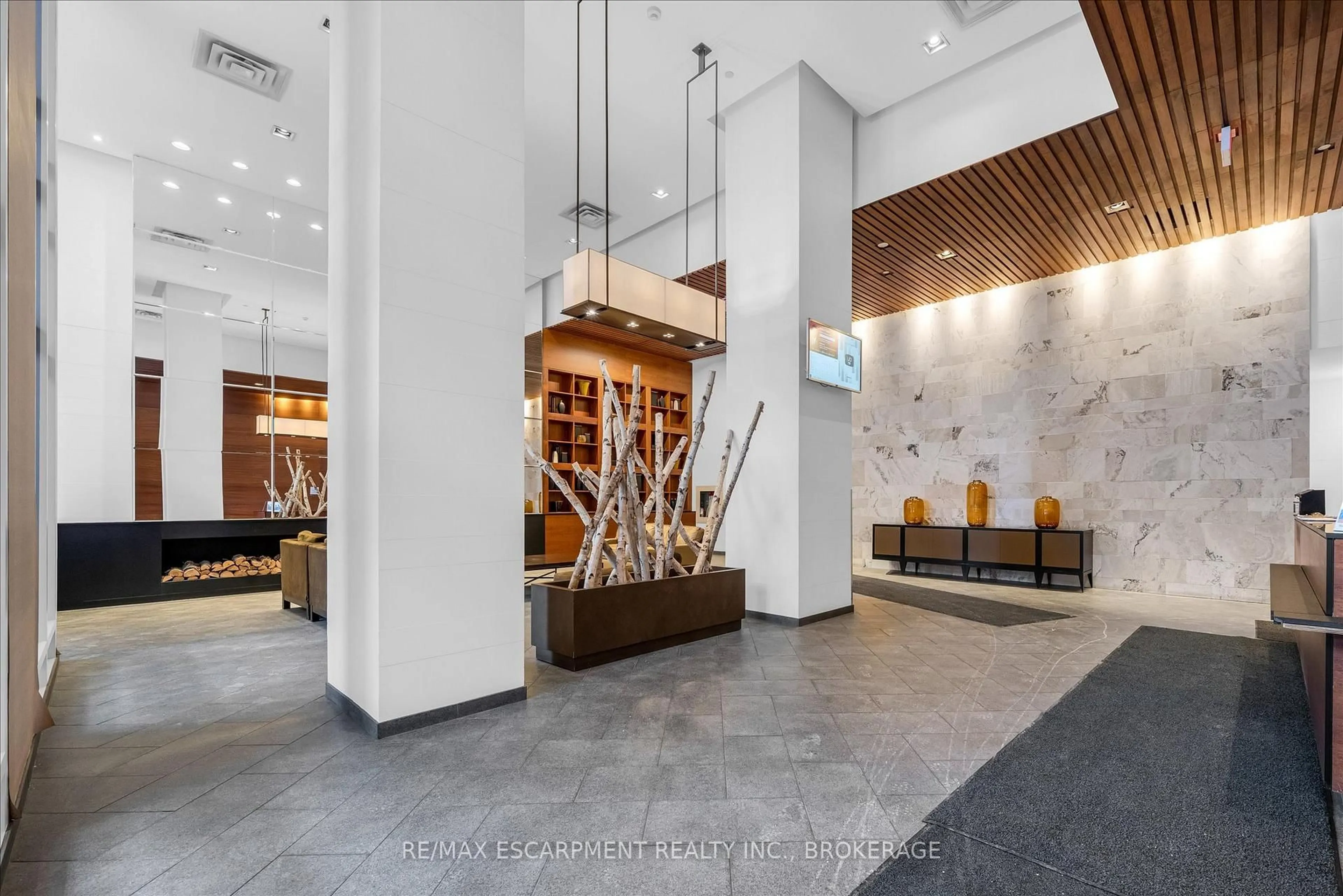 Lobby for 4080 Living Arts Dr #703, Mississauga Ontario L5B 4N3