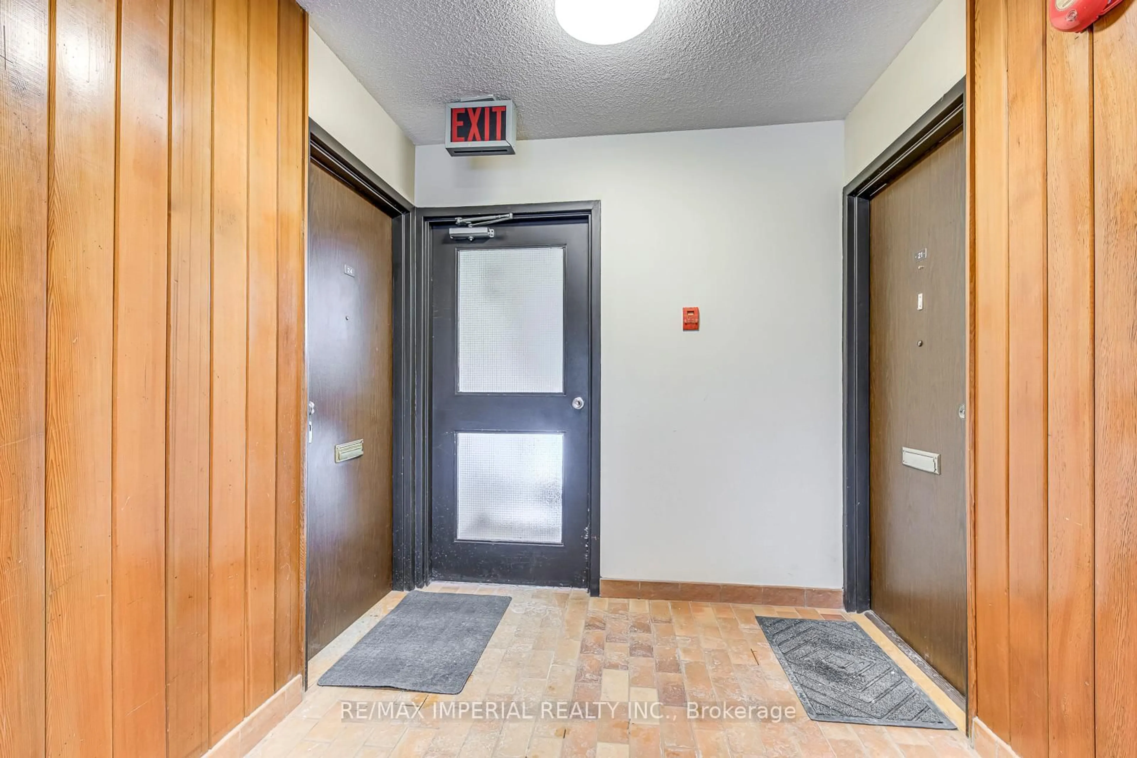 Indoor foyer for 2035 South Millway Dr #24, Mississauga Ontario L5L 1R7