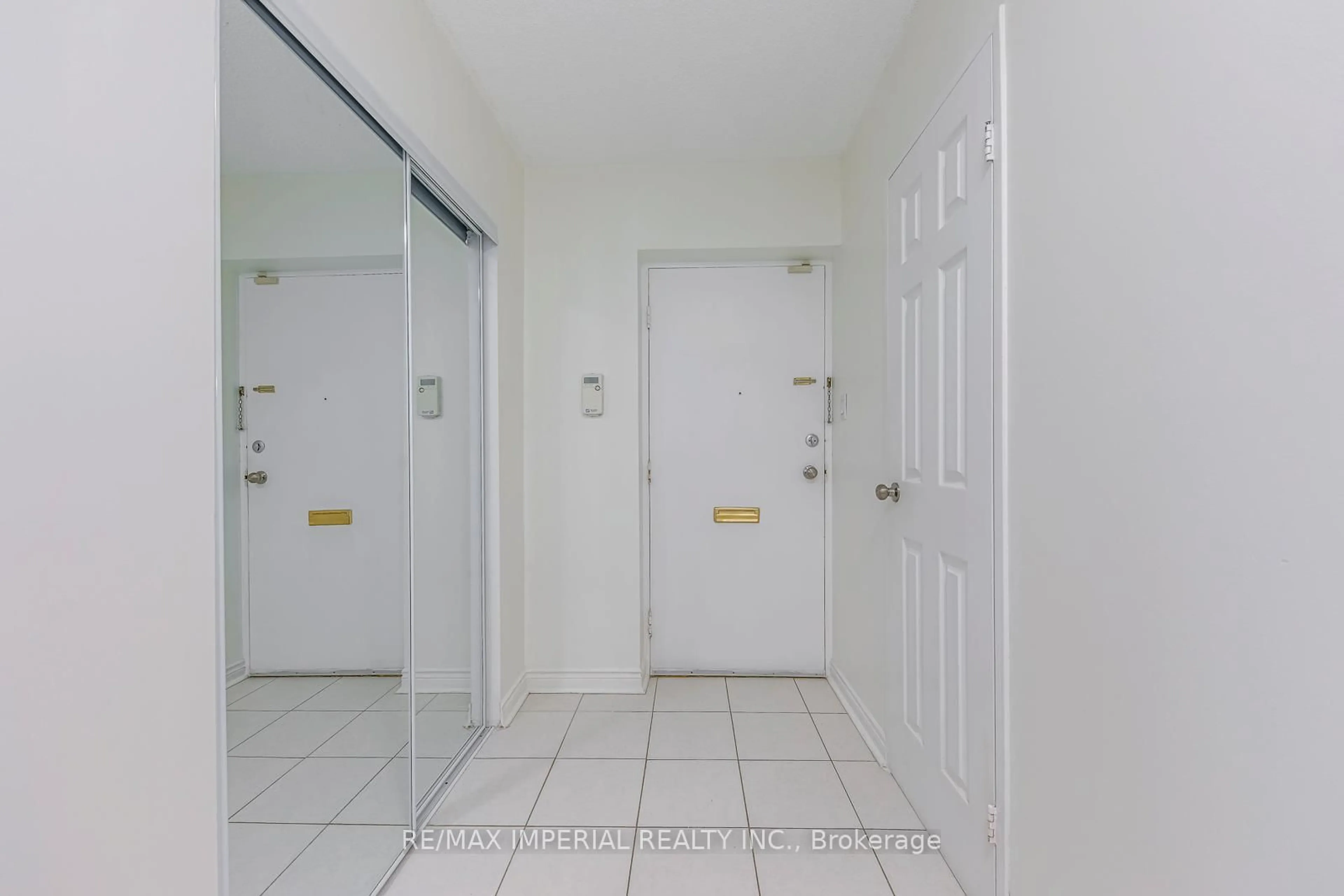 Indoor foyer for 2035 South Millway Dr #24, Mississauga Ontario L5L 1R7