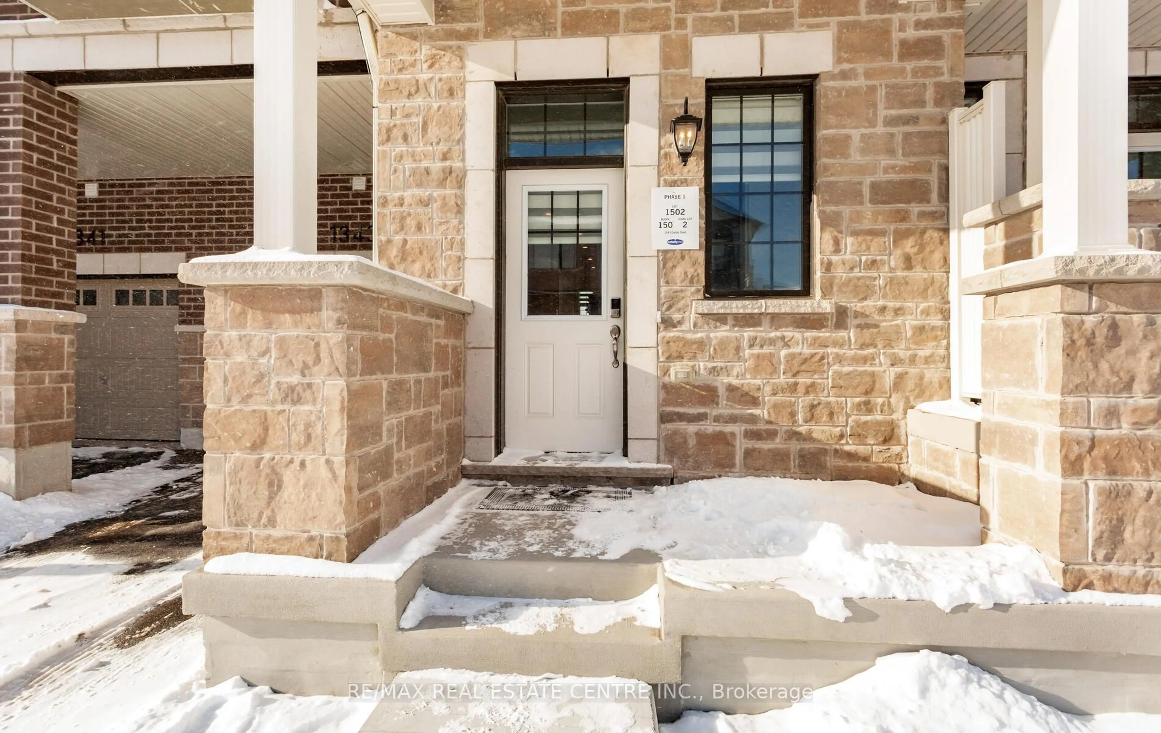 Indoor entryway for 1343 Copley Crt, Milton Ontario L9E 2E7