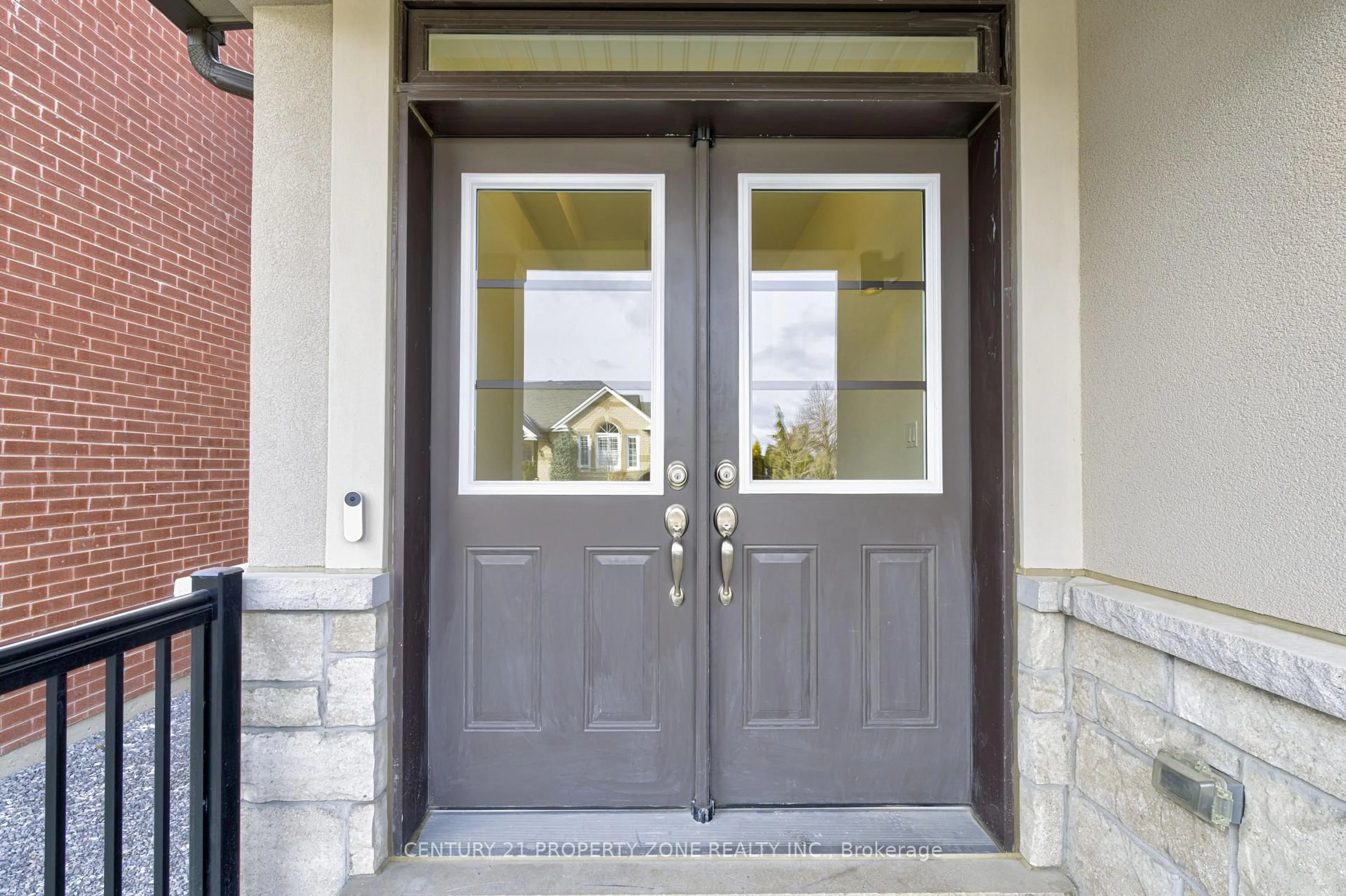 Indoor entryway for 30 Autumn Oak Crt, Caledon Ontario L7E 1X6