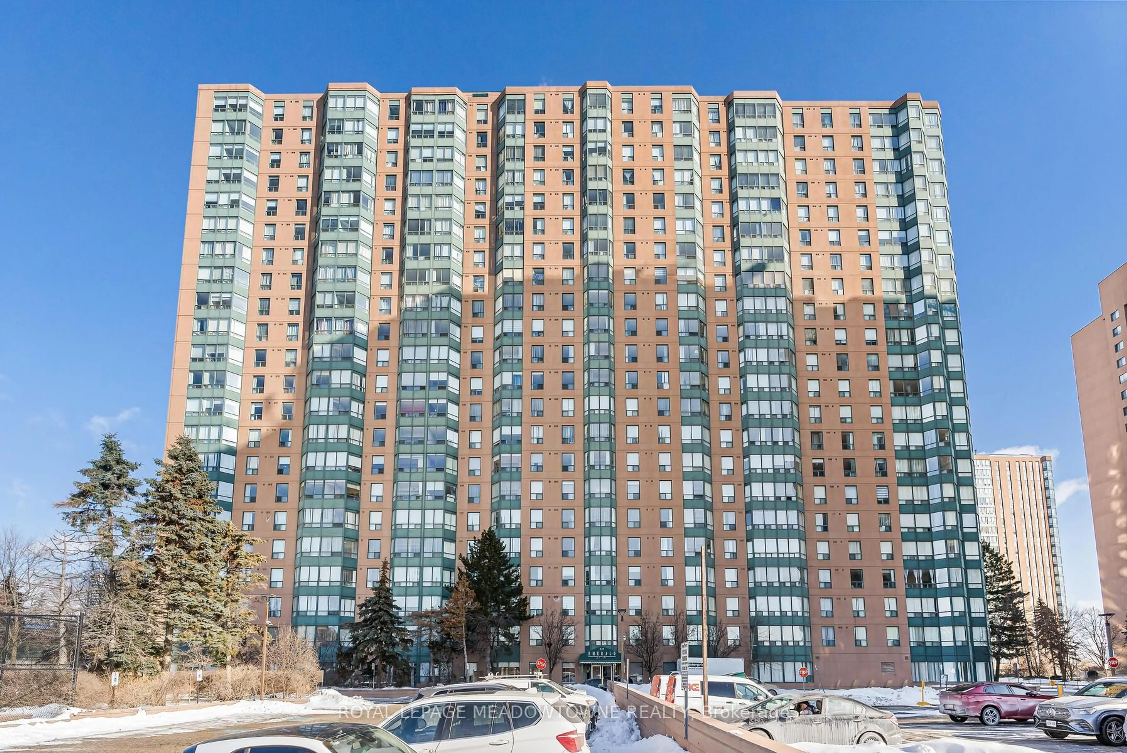 Unknown for 135 Hillcrest Ave #2015, Mississauga Ontario L5B 4B1