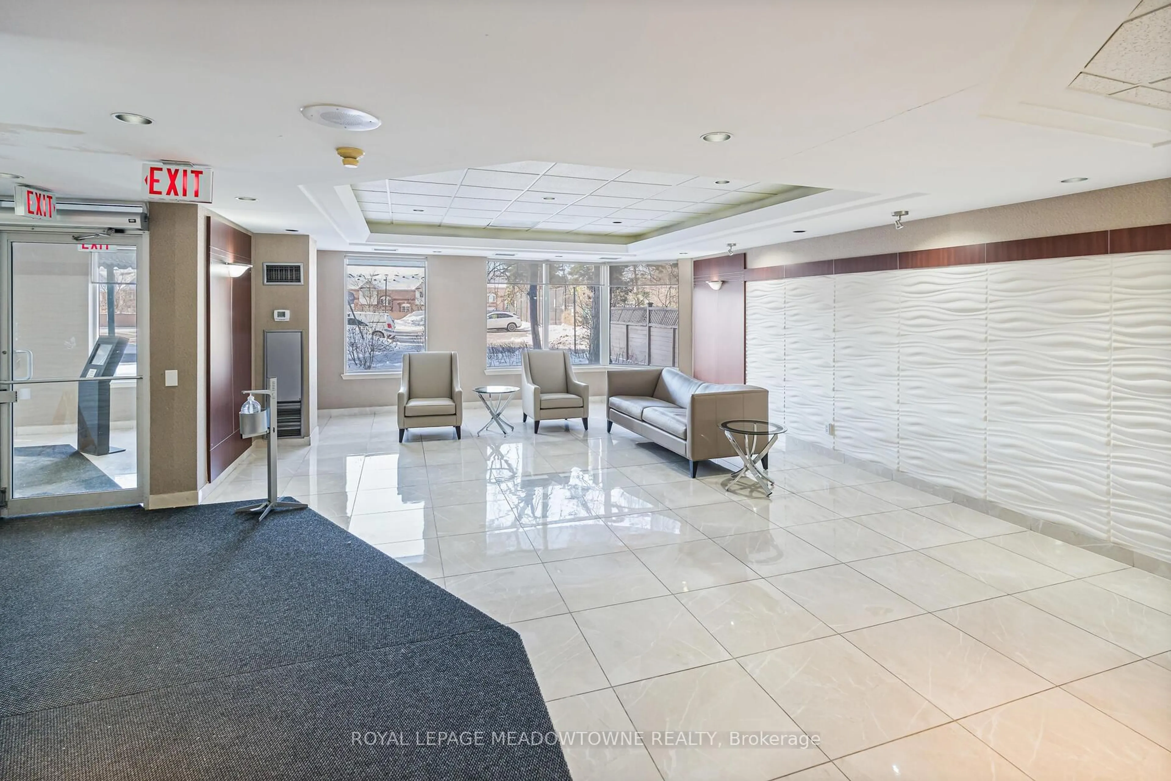 Lobby for 135 Hillcrest Ave #2015, Mississauga Ontario L5B 4B1