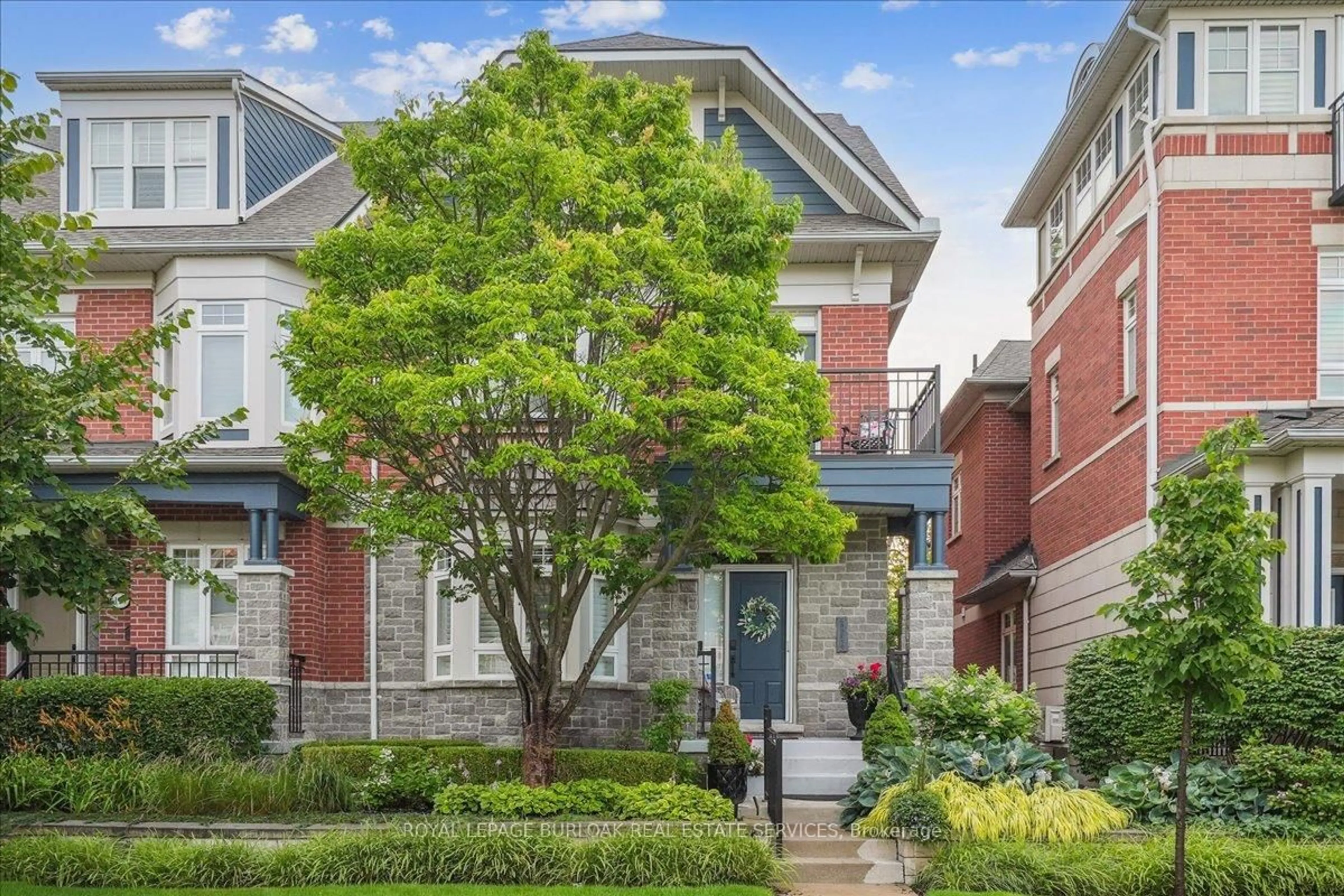 Home with brick exterior material, street for 111 St. Lawrence Dr, Mississauga Ontario L5G 4V2