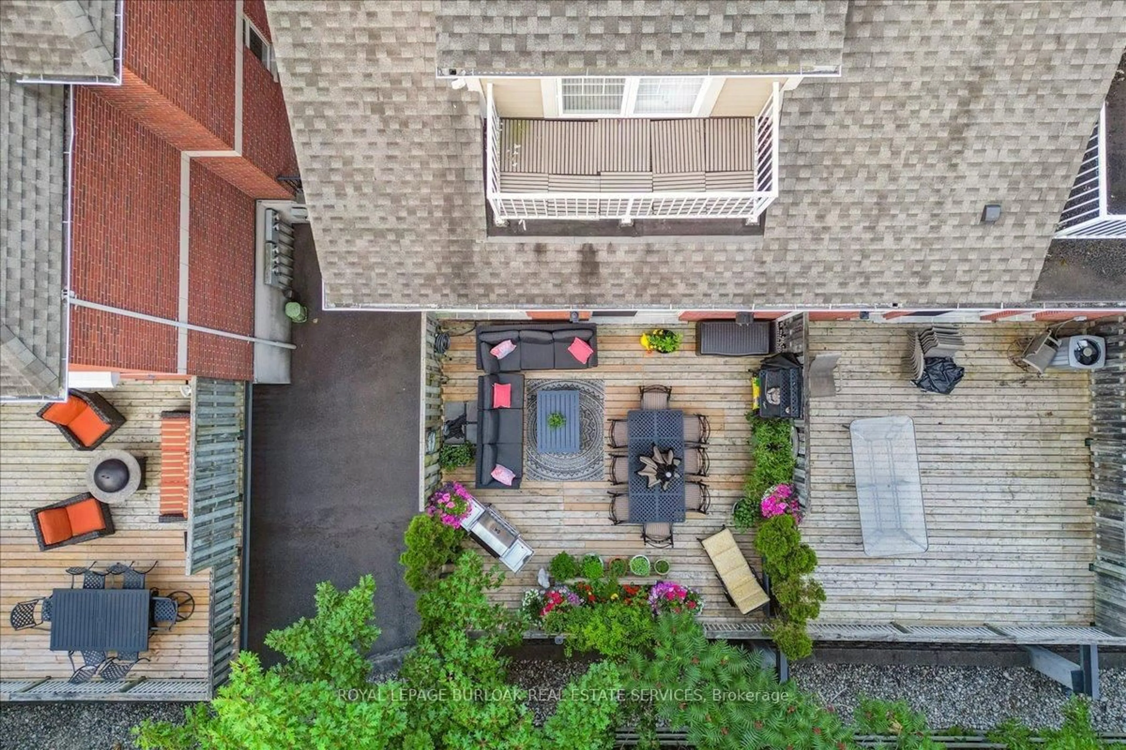 Patio, unknown for 111 St. Lawrence Dr, Mississauga Ontario L5G 4V2
