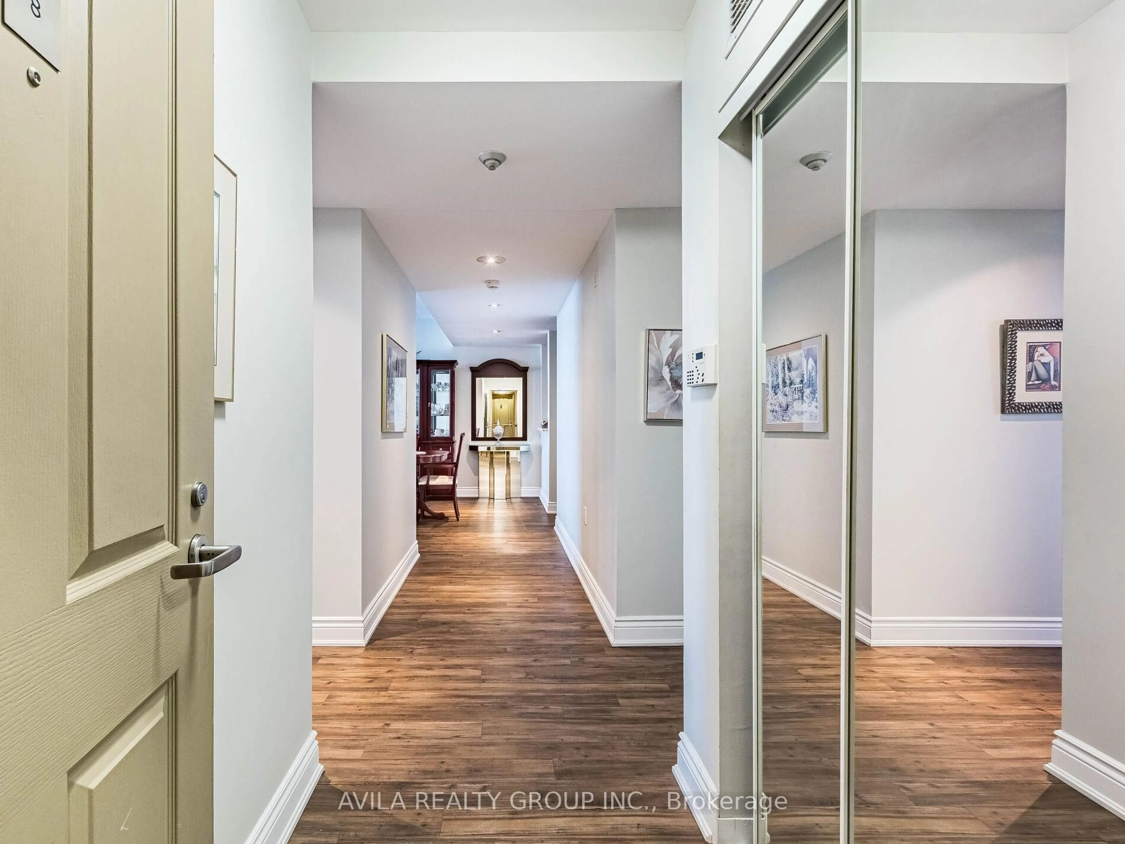 Indoor entryway for 2199 Sixth Line #408, Oakville Ontario L6H 5V3