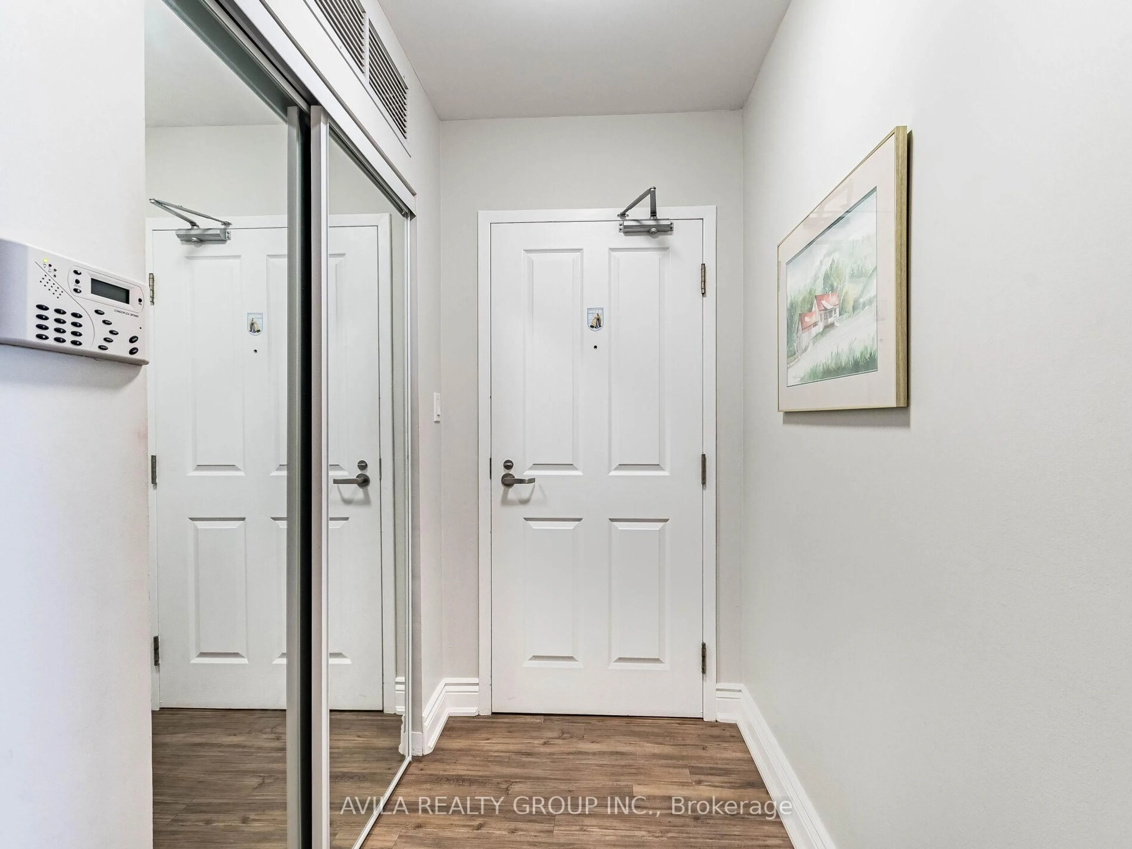Indoor entryway for 2199 Sixth Line #408, Oakville Ontario L6H 5V3
