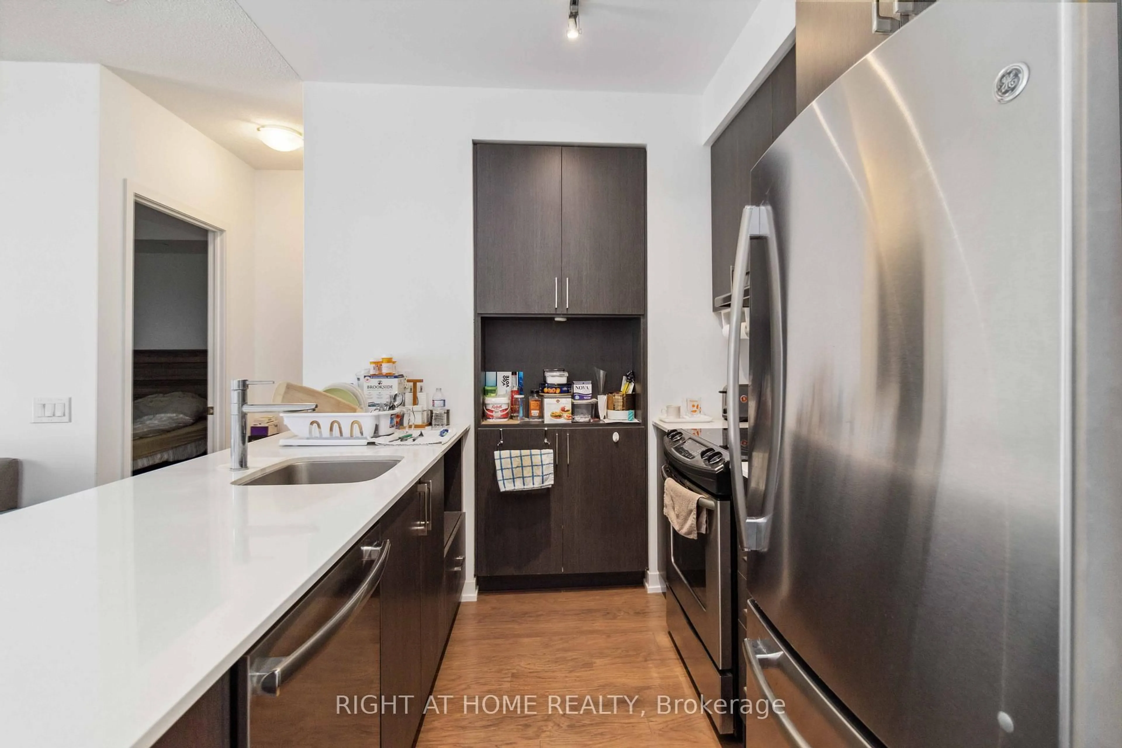 Unknown for 2560 Eglinton Ave #811, Mississauga Ontario L5M 0Y3