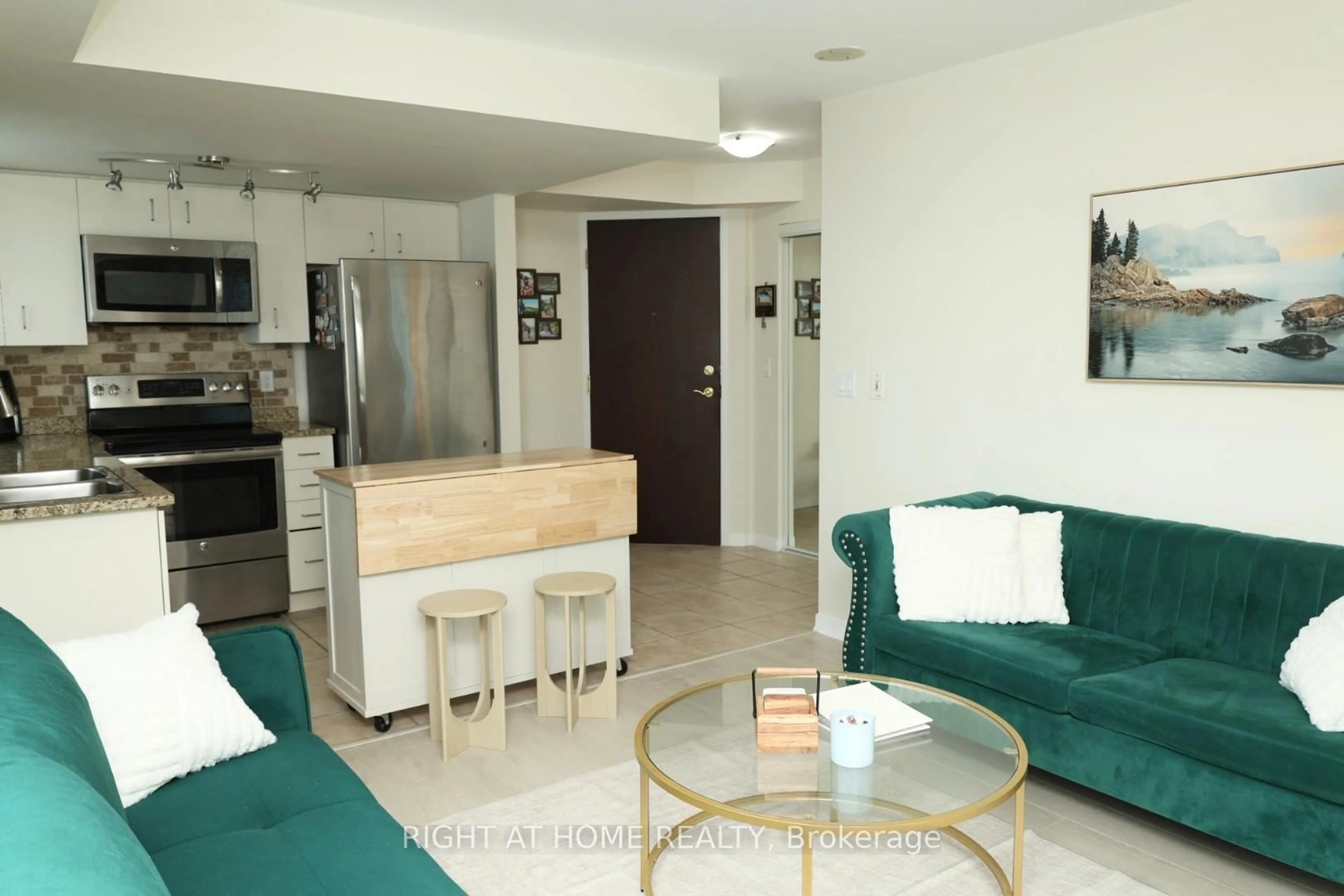 Living room with furniture, unknown for 2565 Erin Centre Blvd #503, Mississauga Ontario L5M 6Z8