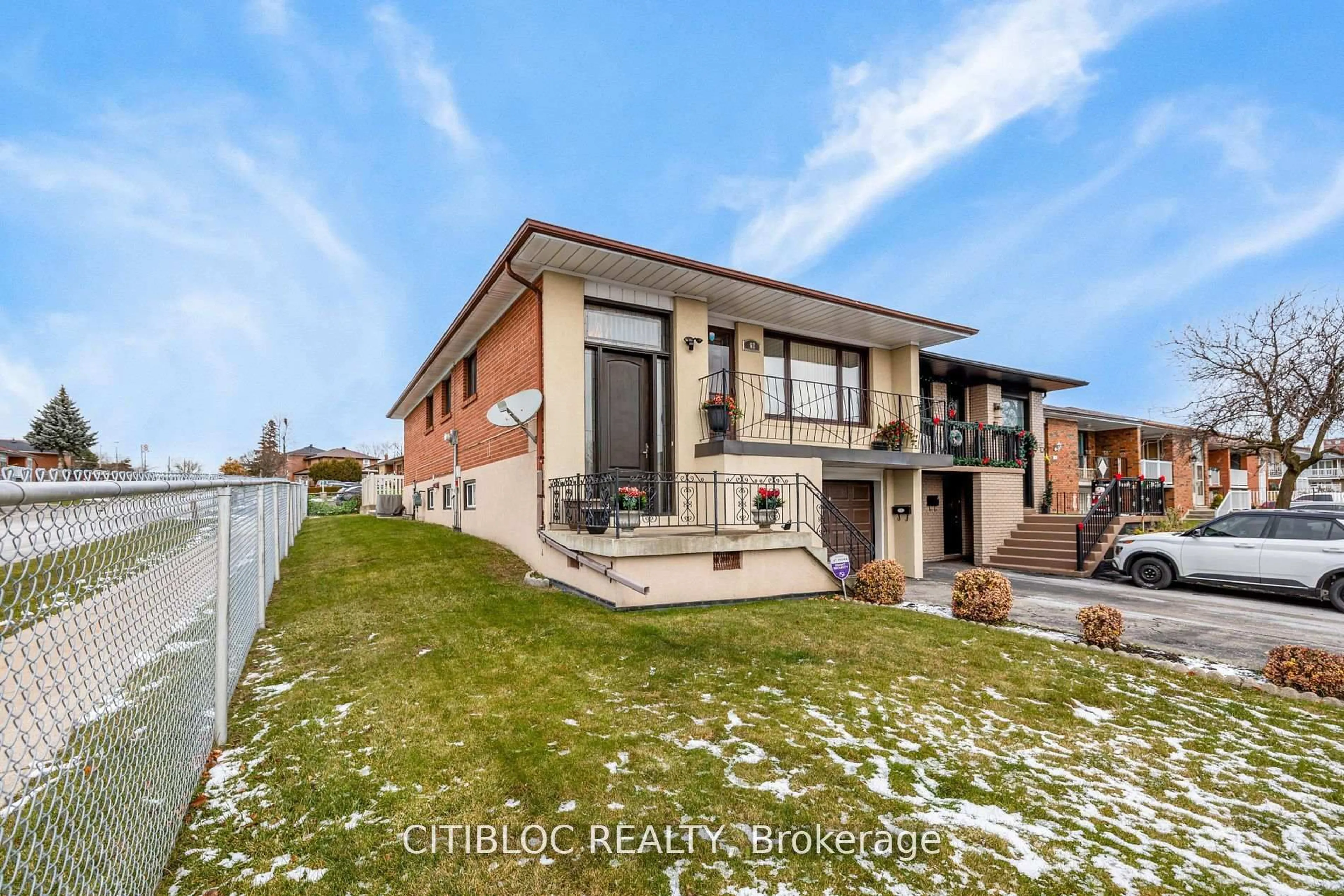 Home with brick exterior material, unknown for 62 Paradelle Cres, Toronto Ontario M3N 1E4