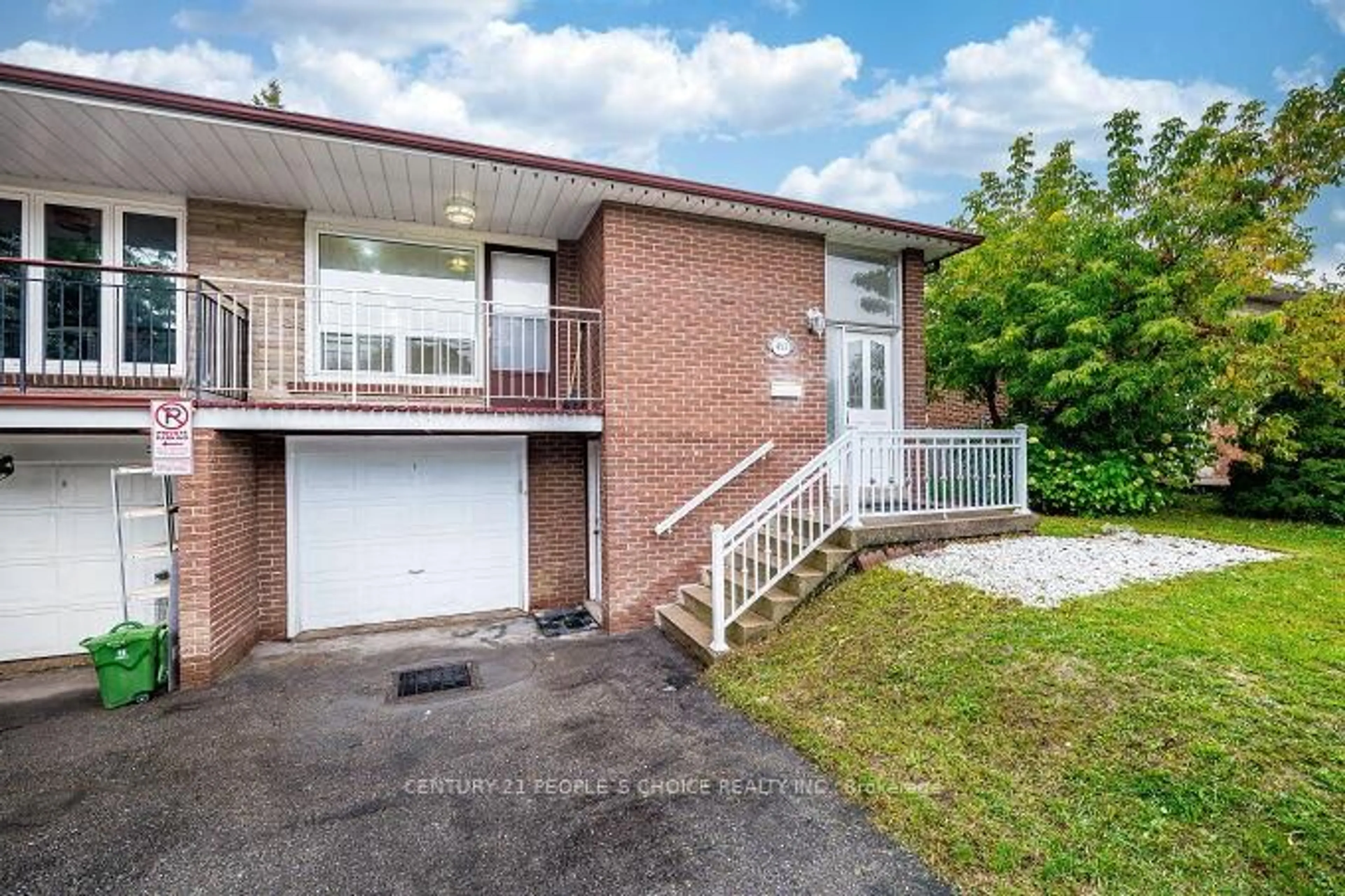 Unknown for 453 Ginger Dwns, Mississauga Ontario L5A 3A8