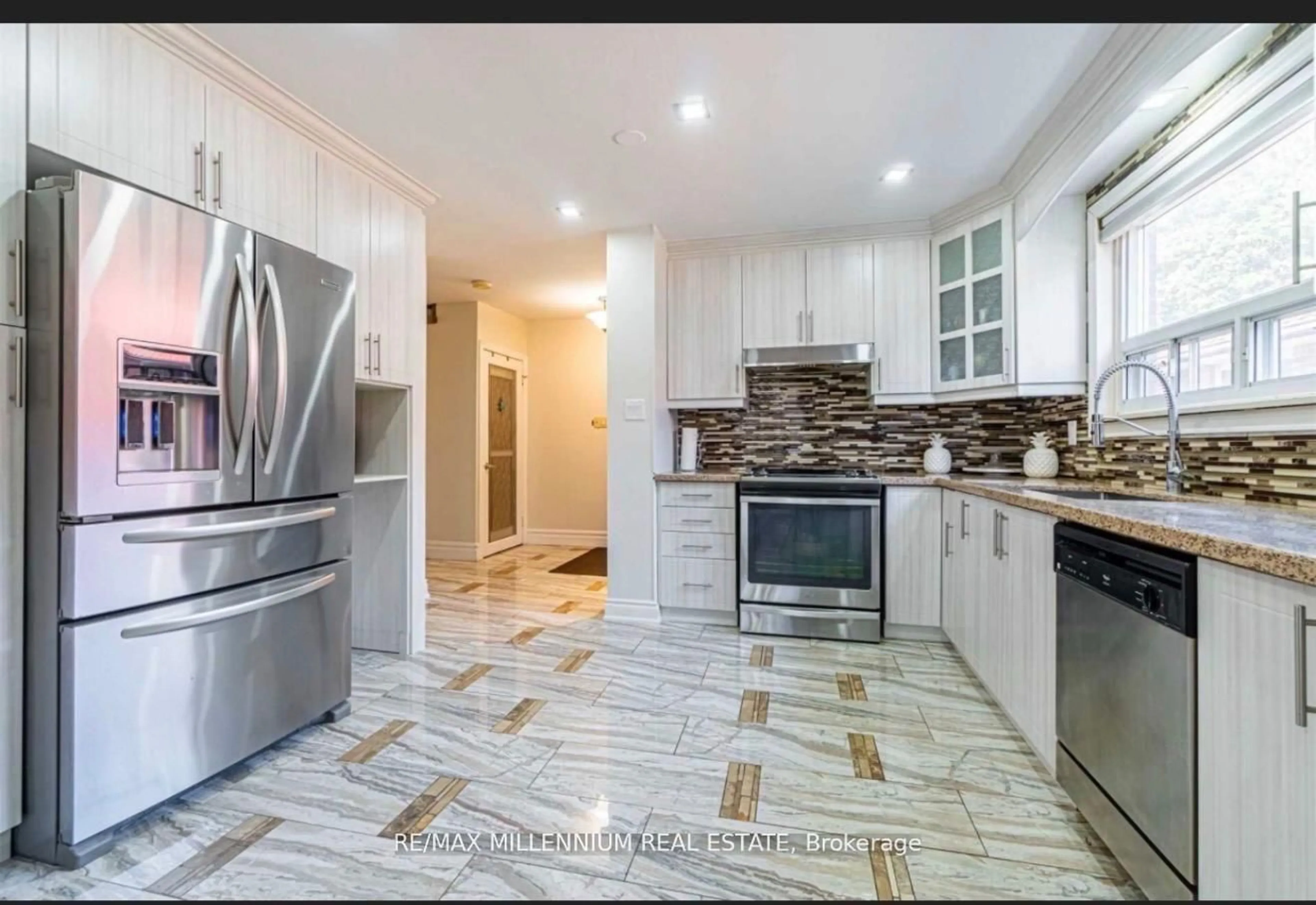 Open concept kitchen, ceramic/tile floor for 84 Dorset Dr, Brampton Ontario L6T 2Y9