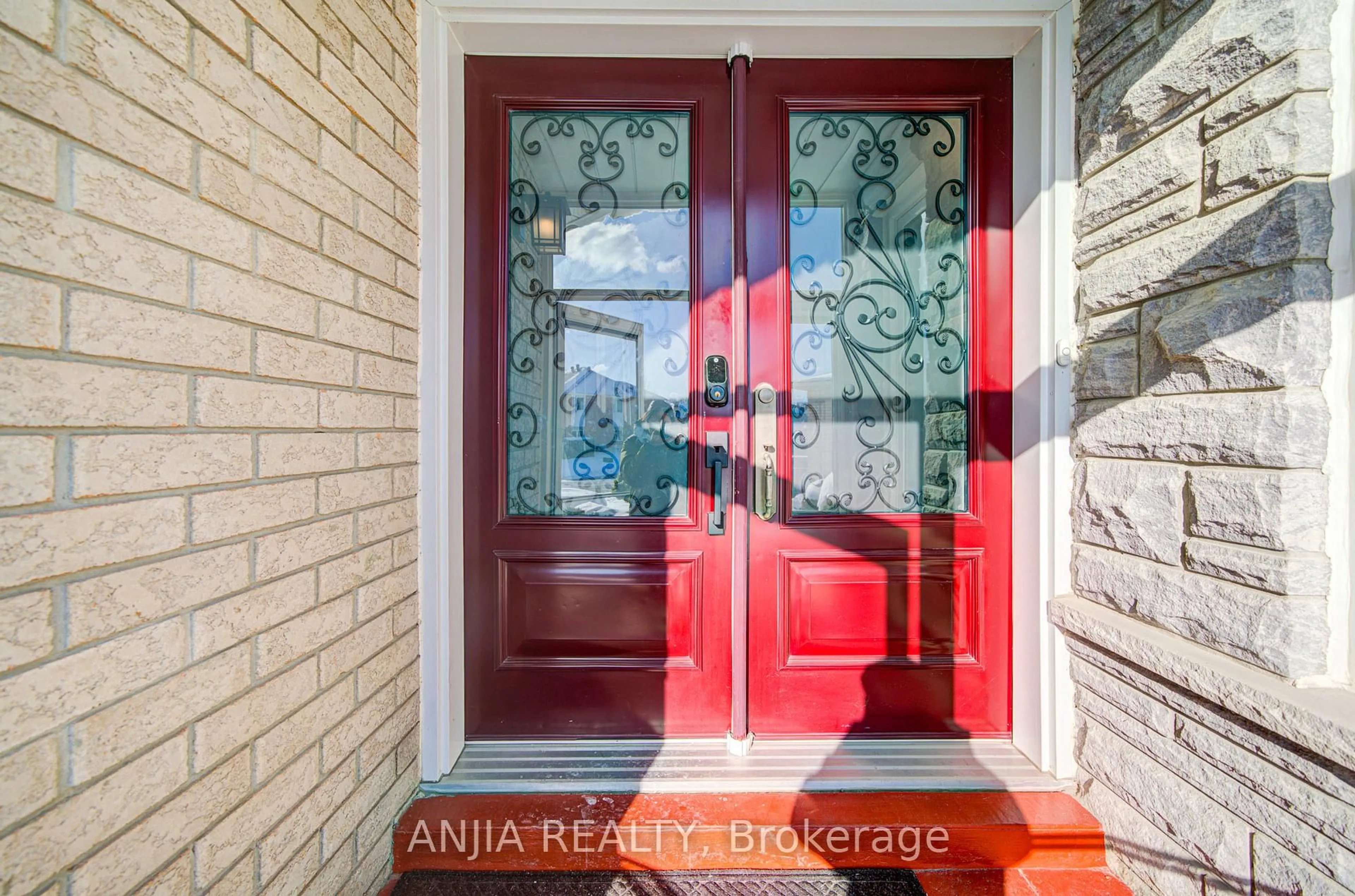 Indoor entryway for 3435 Grand Park Dr, Mississauga Ontario L5B 4E3