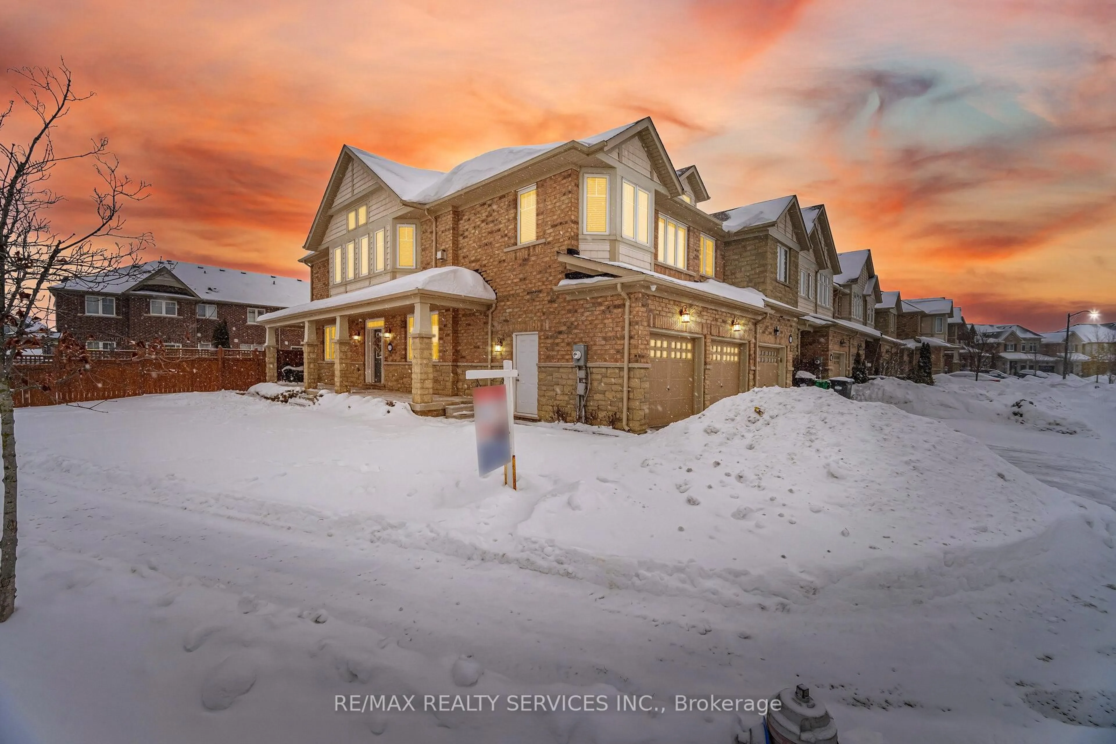 A pic from outside/outdoor area/front of a property/back of a property/a pic from drone, street for 112 Mcpherson Rd, Caledon Ontario L7C 4A7