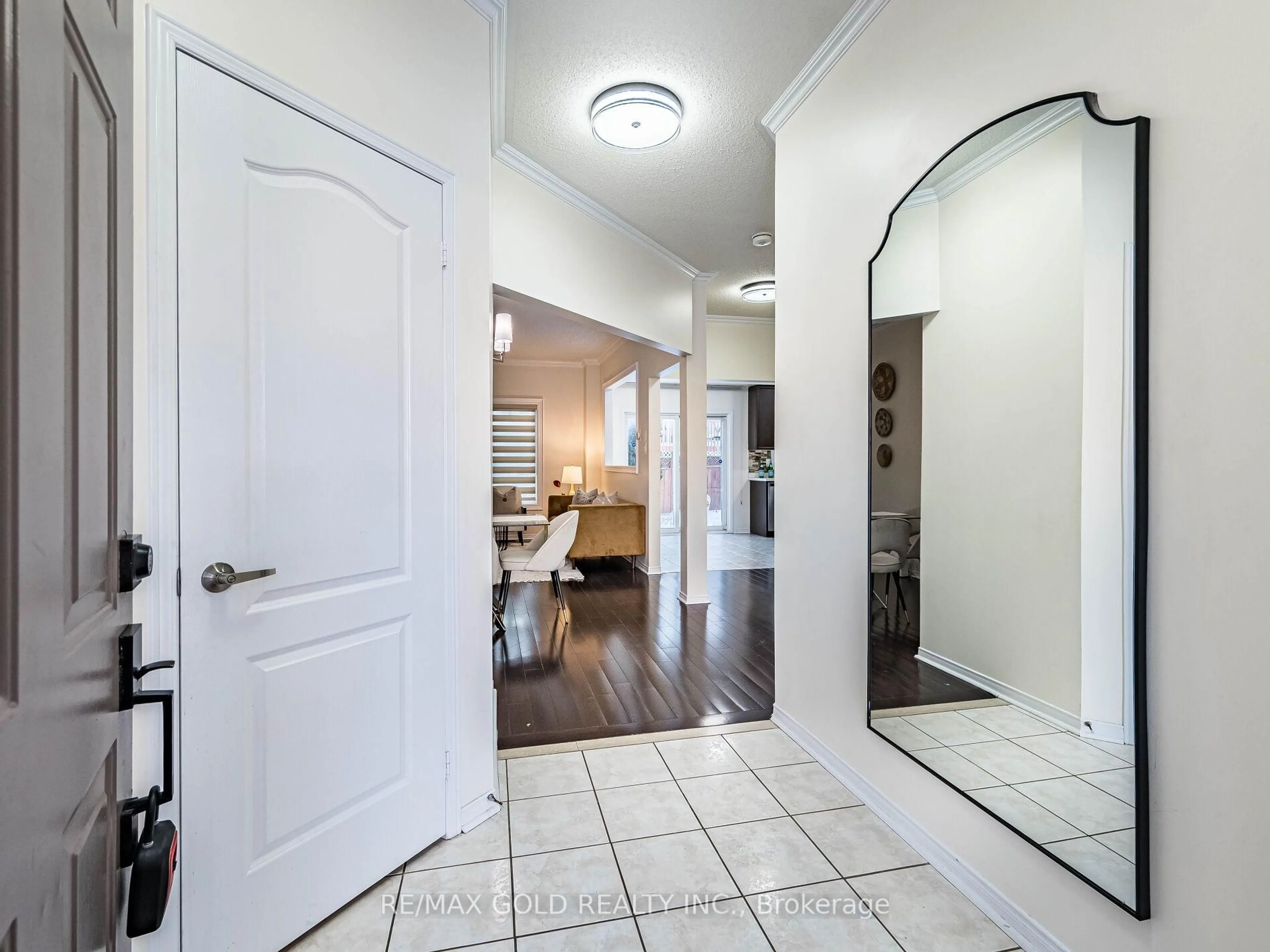 Indoor entryway for 26 Waterdale Rd, Brampton Ontario L7A 1S3