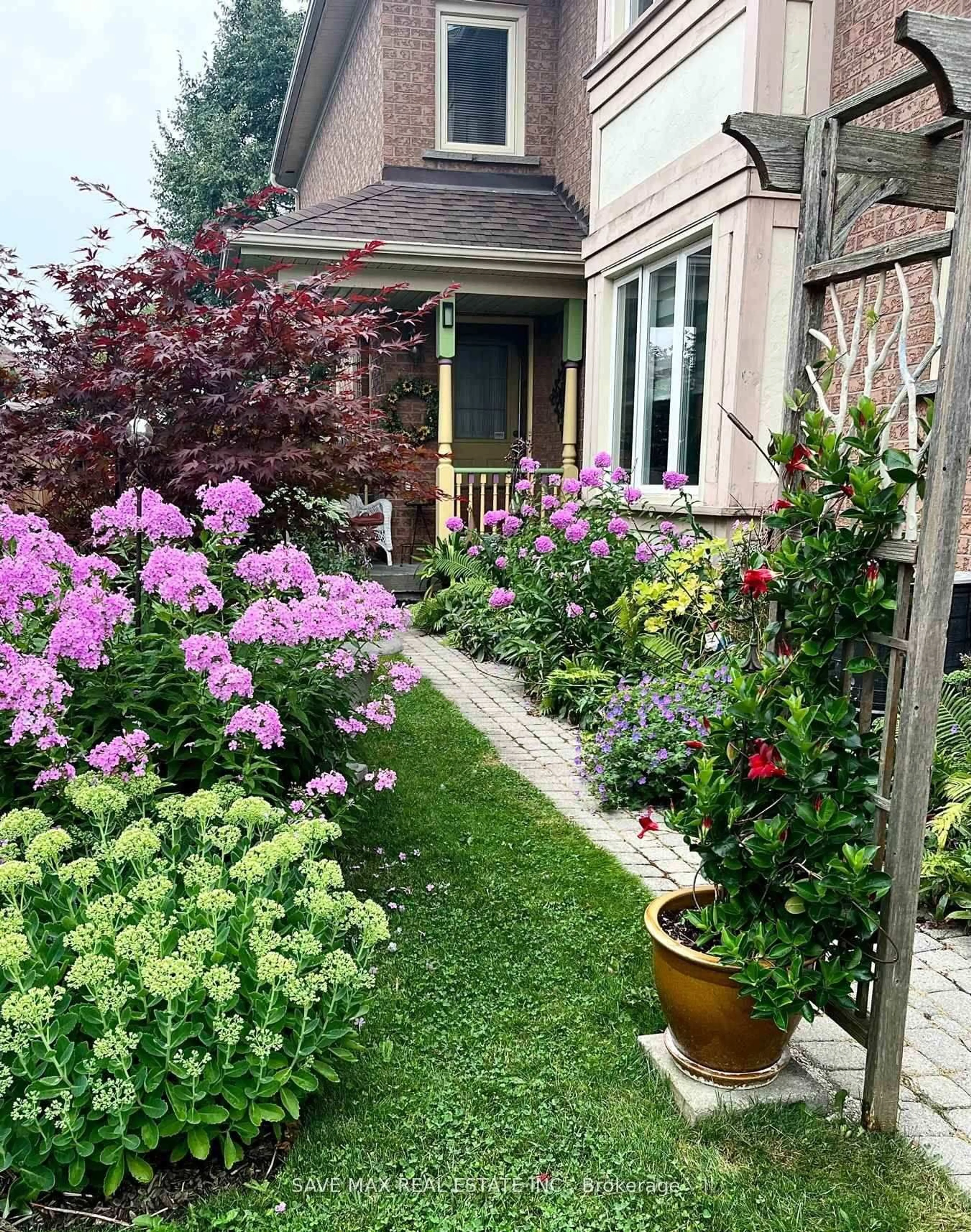 Patio, street for 13 Pressed Brick Dr, Brampton Ontario L6V 4K8