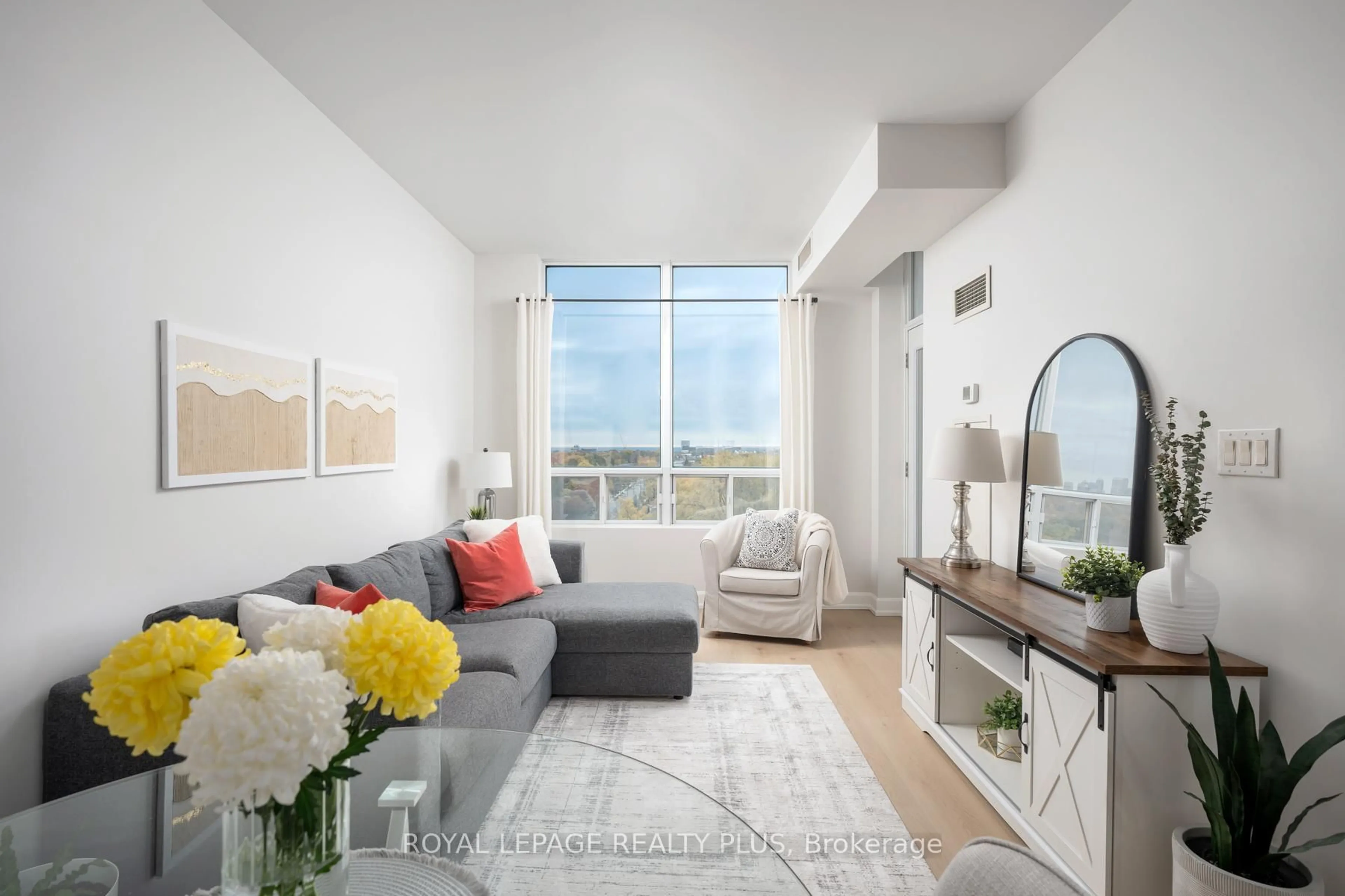 Living room with furniture, unknown for 3391 Bloor St #907, Toronto Ontario M8X 1G3