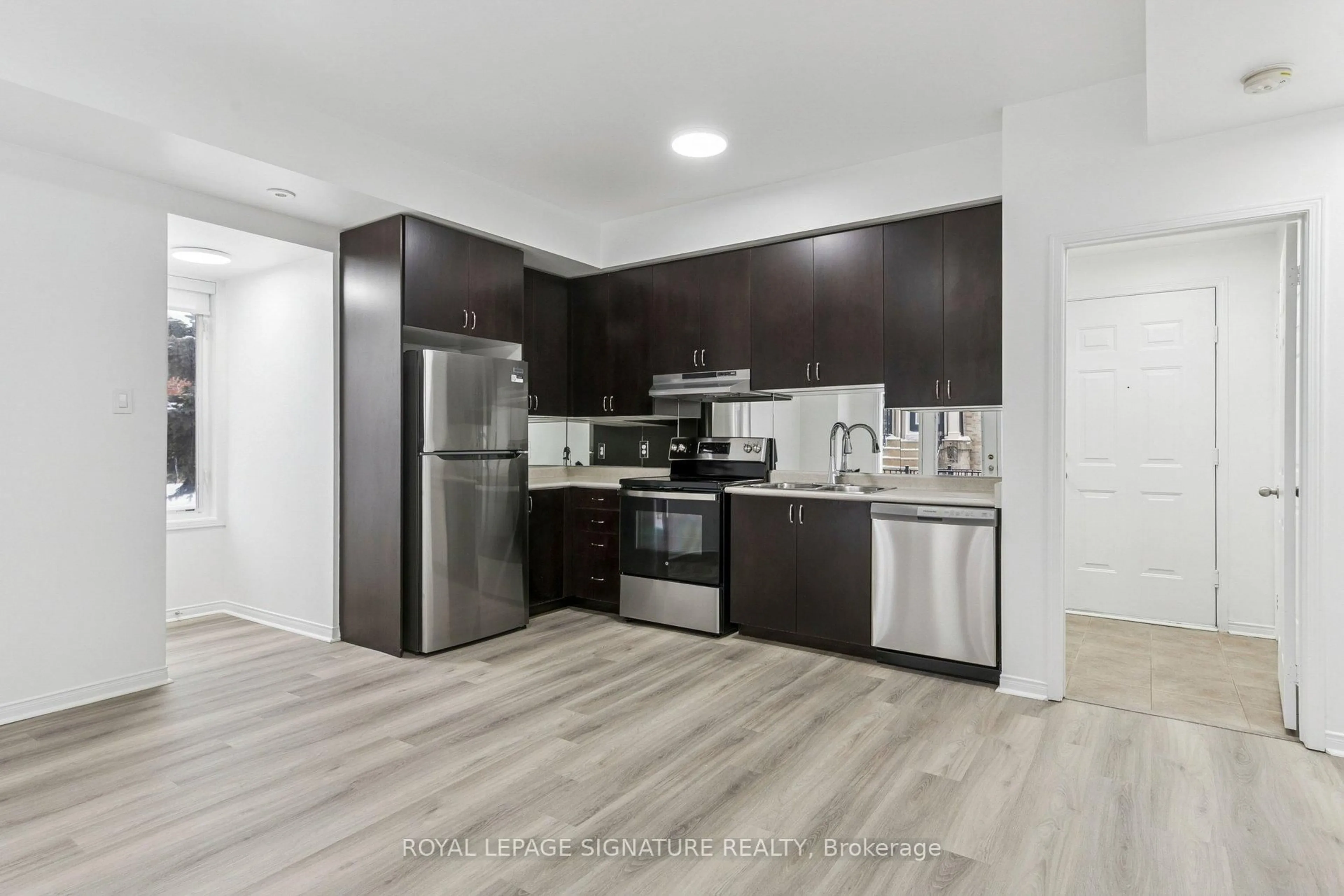 Standard kitchen, unknown for 5035 Oscar Peterson Blvd #38, Mississauga Ontario L5M 0P4