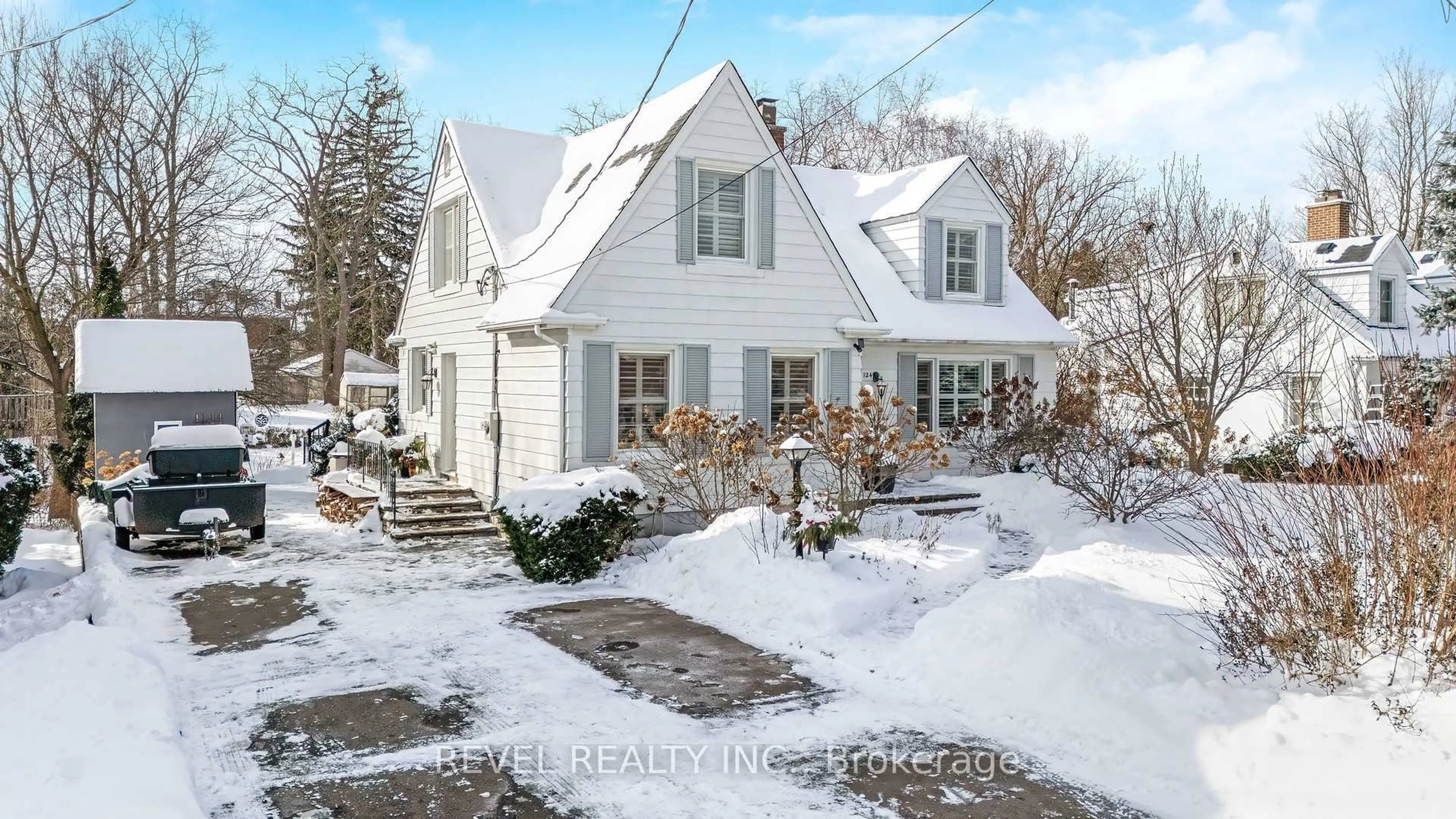 A pic from outside/outdoor area/front of a property/back of a property/a pic from drone, street for 124 Lydia Ave, Milton Ontario L9T 2H1