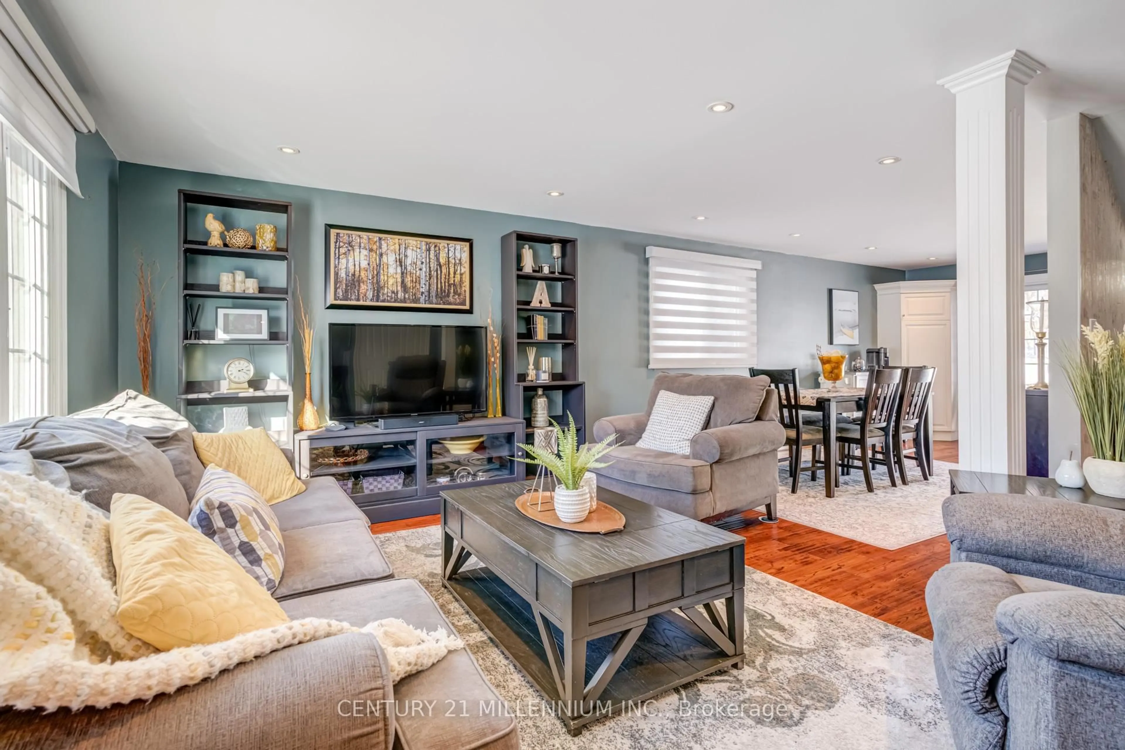 Living room with furniture, unknown for 58 Ridgehill Dr, Brampton Ontario L6Y 2C6