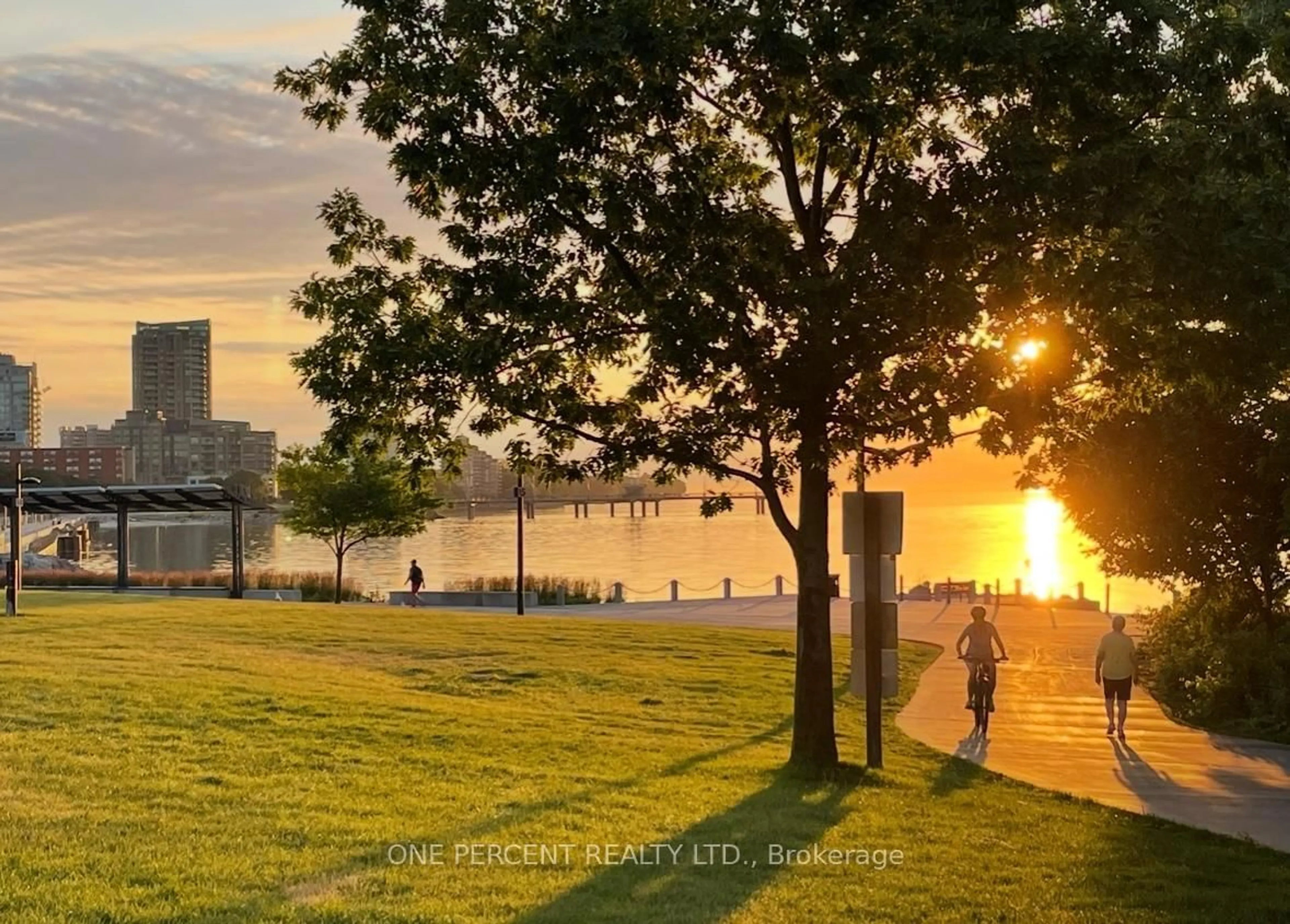 Blurry image for 1351 Lakeshore Rd #16, Burlington Ontario L7S 1B1