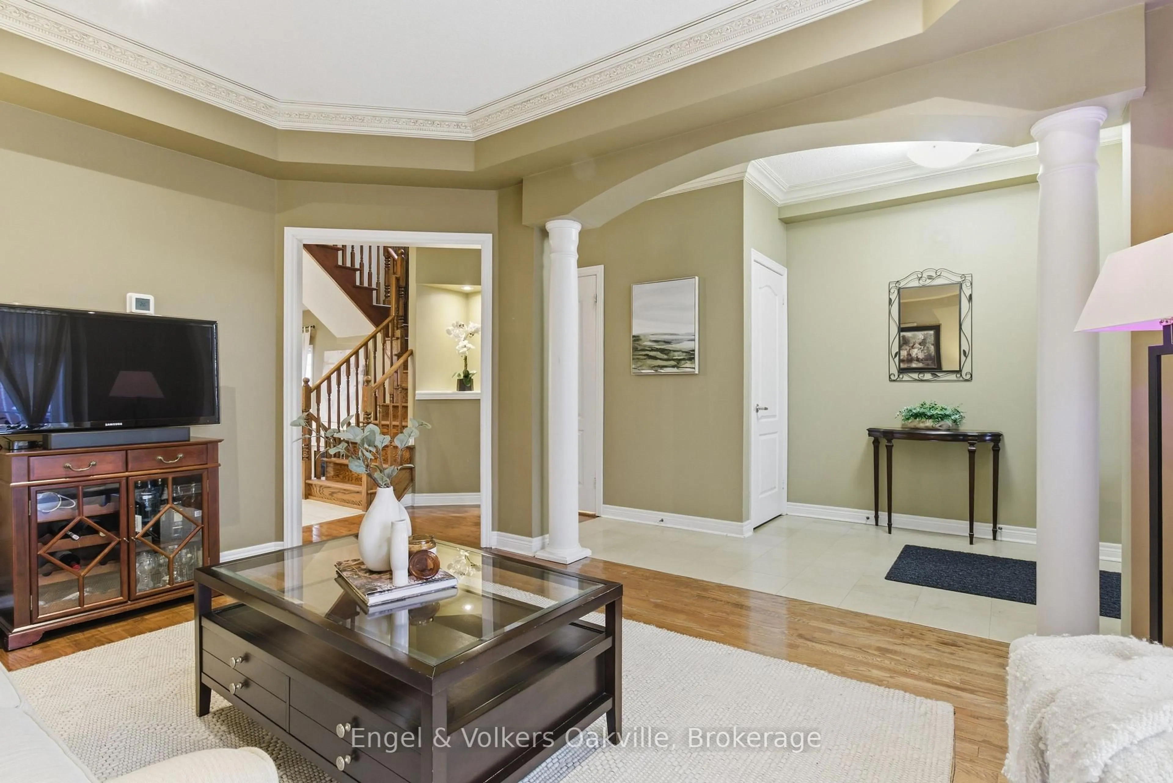 Indoor entryway for 3340 Eglinton Ave, Mississauga Ontario L5M 7K8