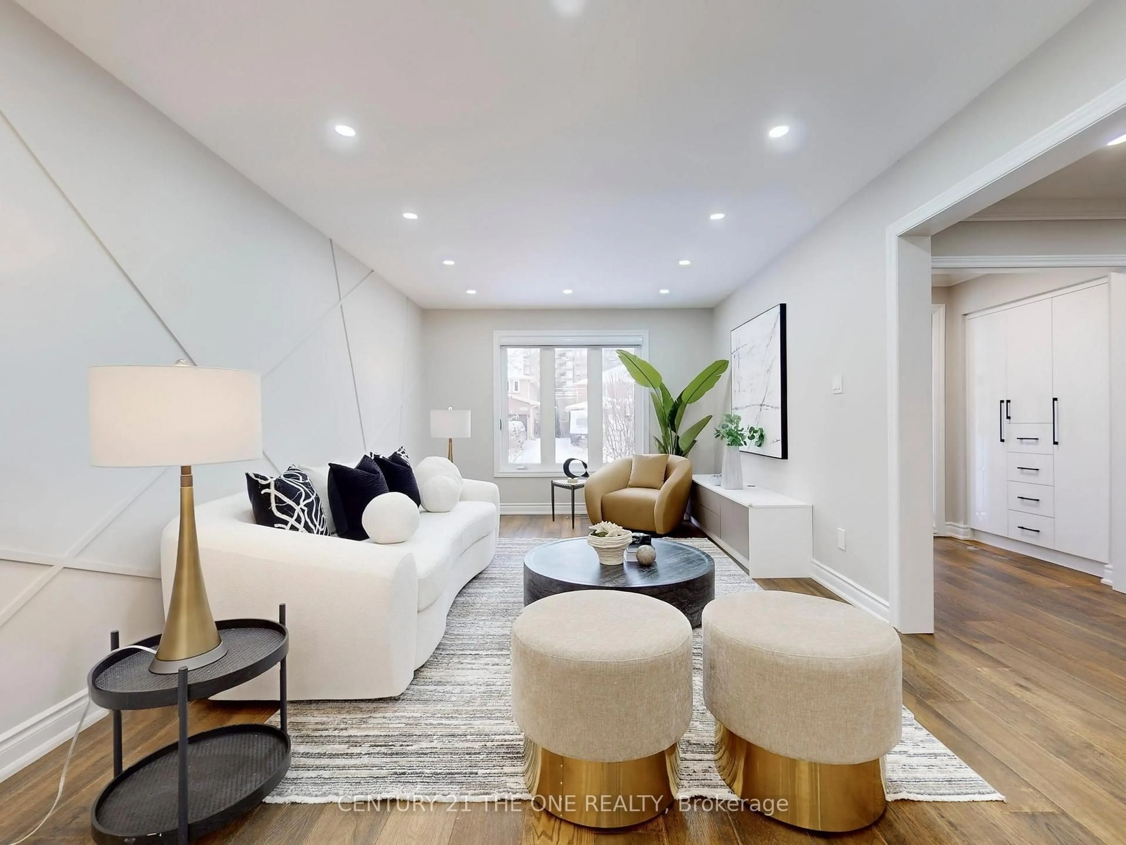 Living room with furniture, unknown for 1392 Greendale Terr, Oakville Ontario L6M 1W5