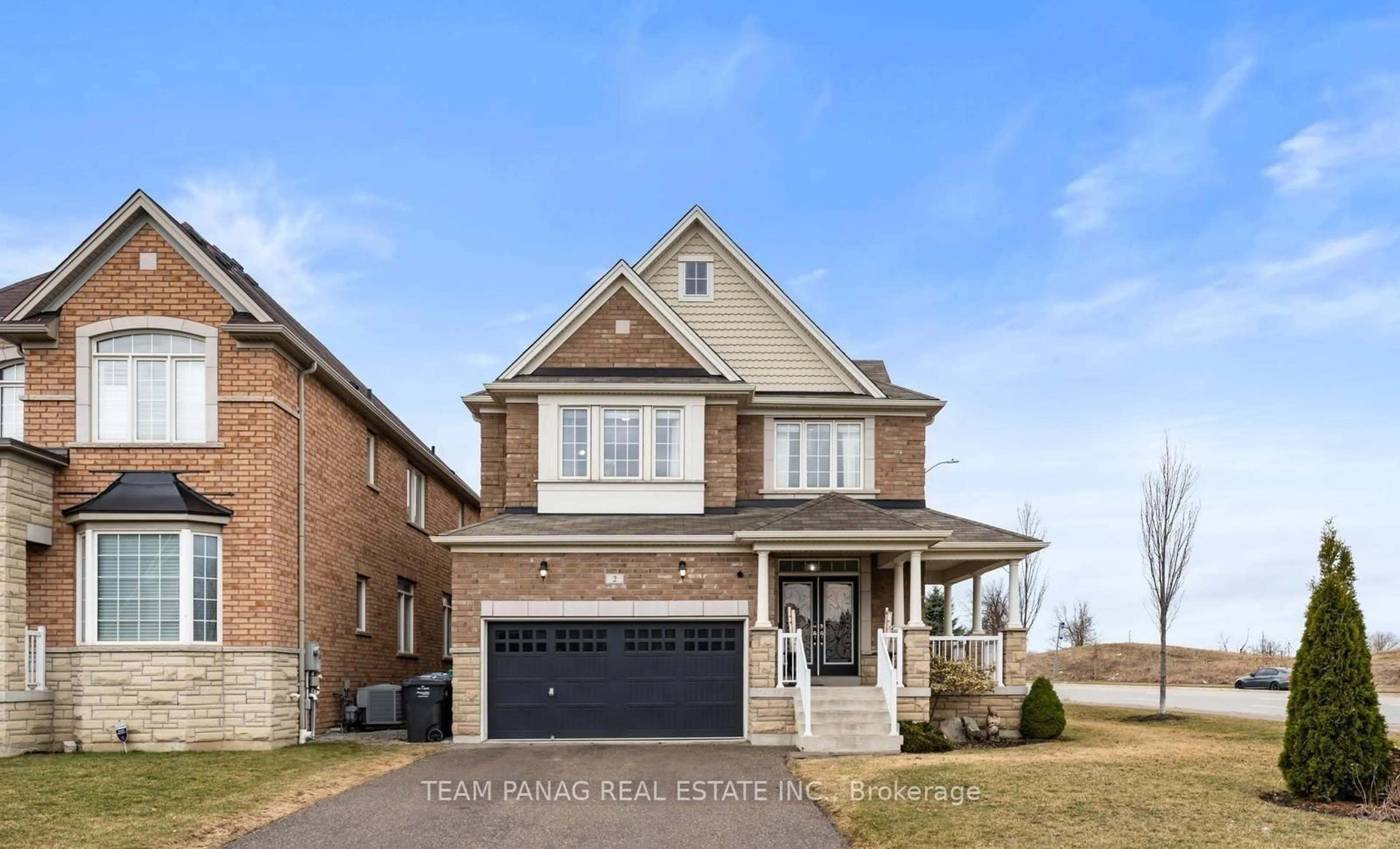 Home with brick exterior material, street for 2 STONECROP Rd, Brampton Ontario L6Y 2Z3