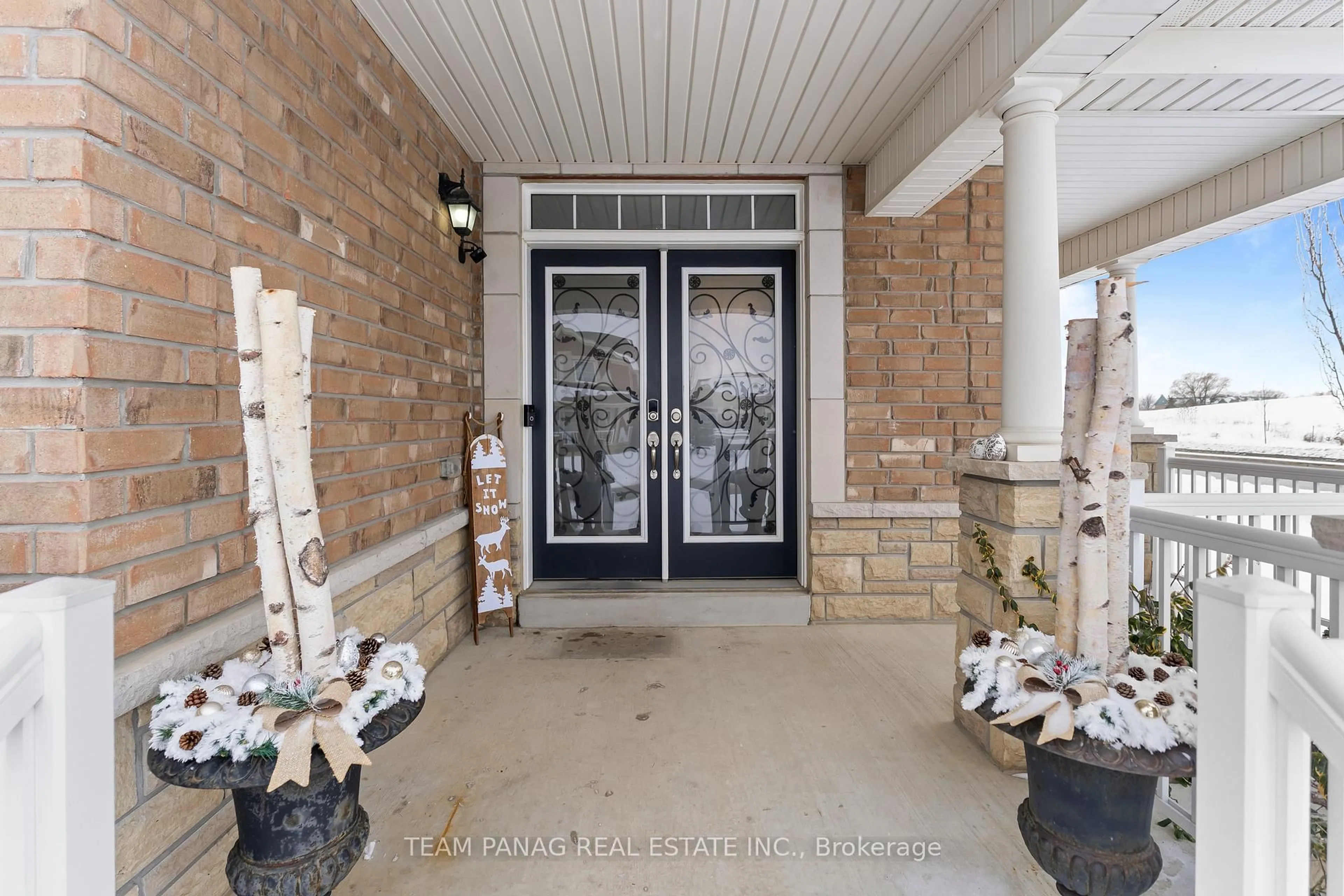 Indoor entryway for 2 STONECROP Rd, Brampton Ontario L6Y 2Z3