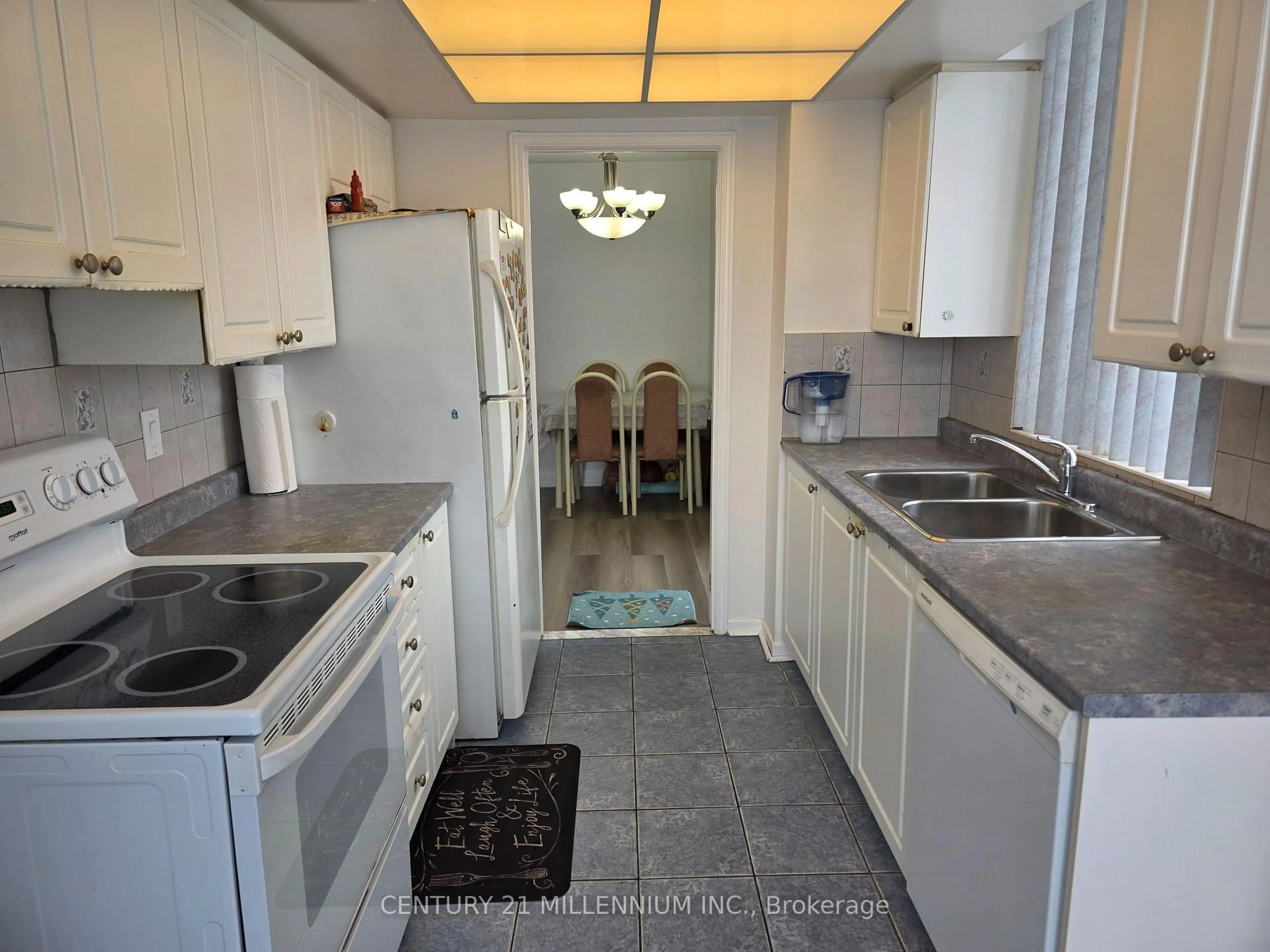 Standard kitchen, unknown for 26 Hanover Rd #1605, Brampton Ontario L6S 4T2