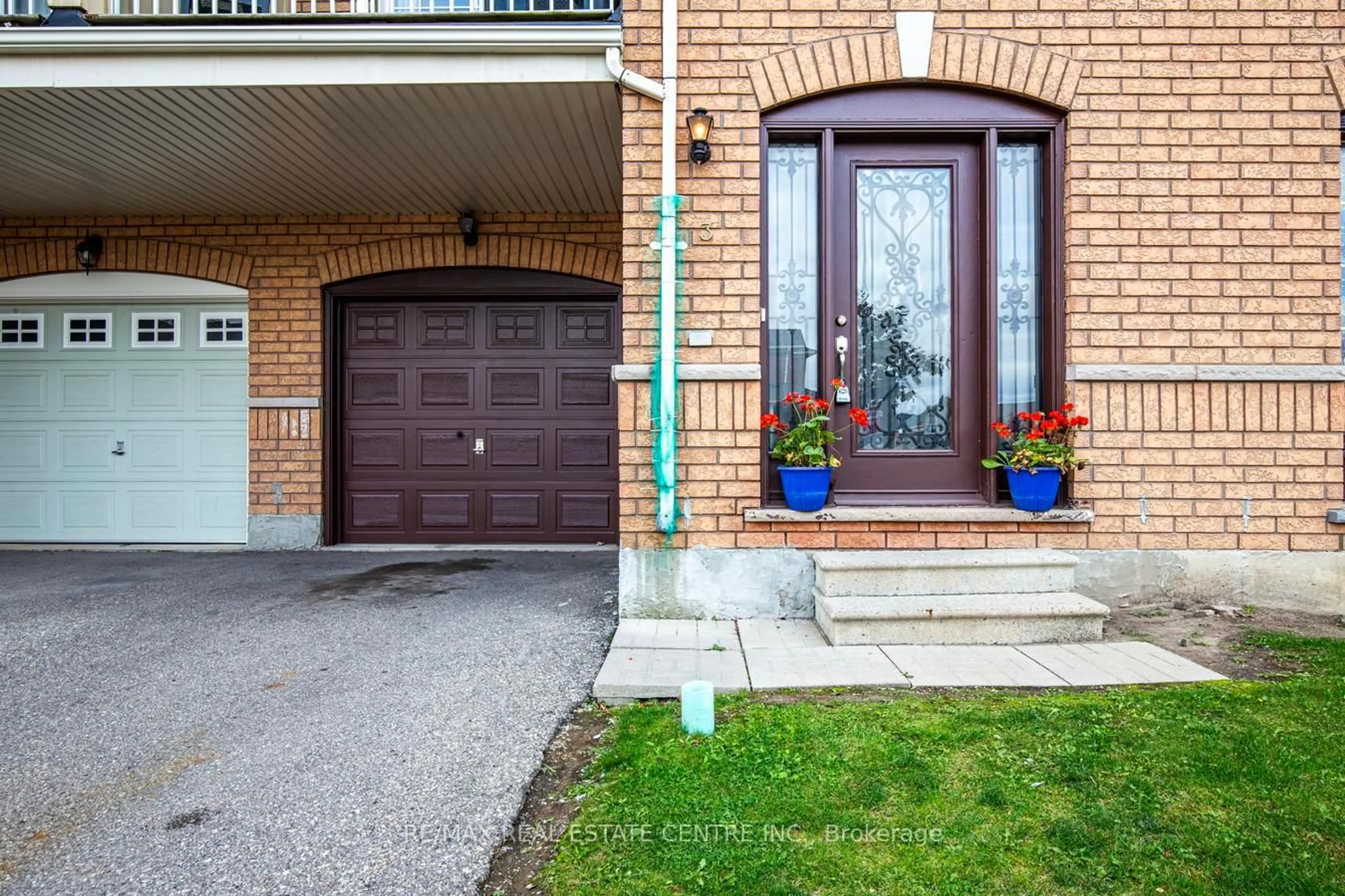 Home with brick exterior material, street for 620 Ferguson Dr #3, Milton Ontario L9T 0M7