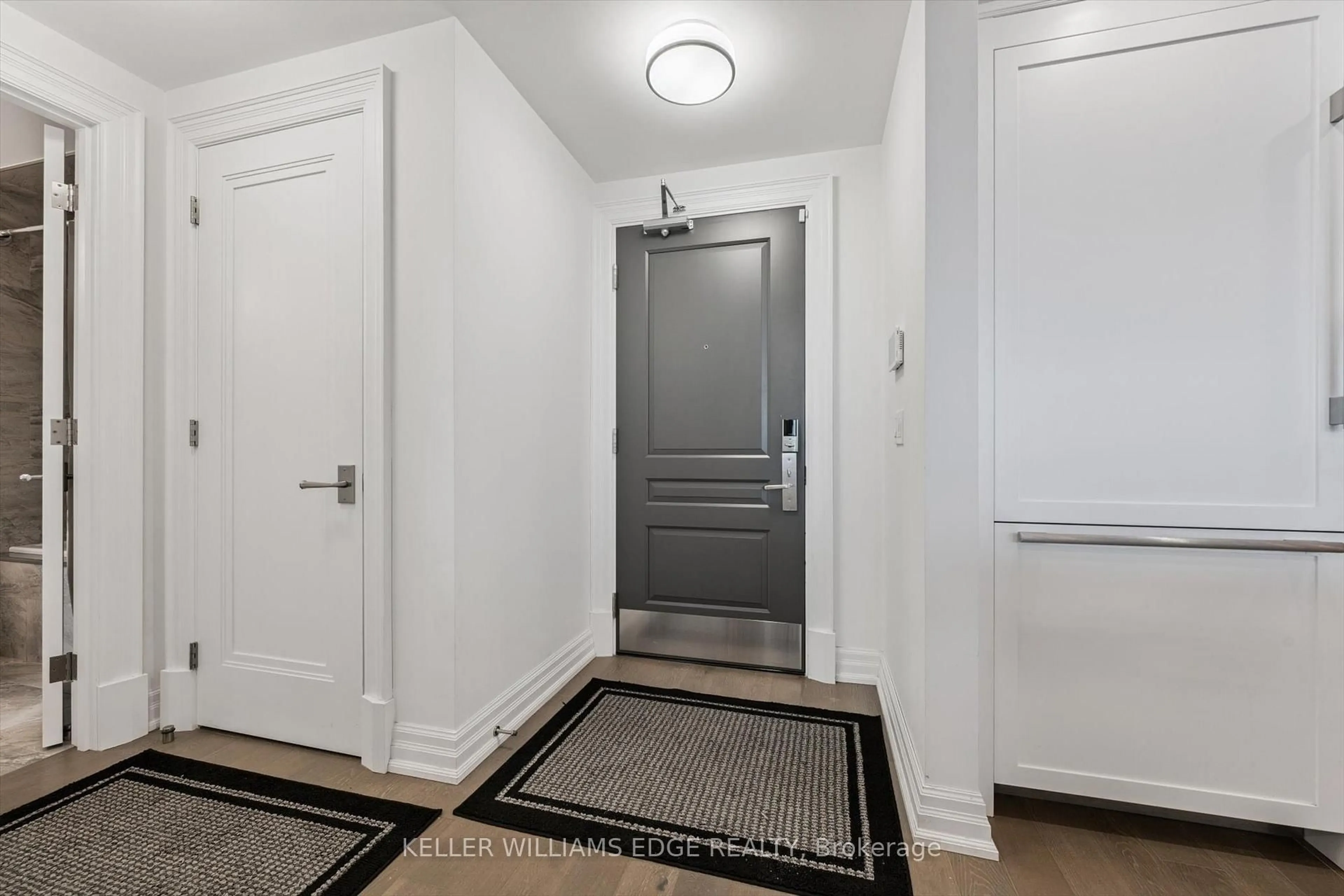 Indoor entryway for 2060 Lakeshore Rd #1603, Burlington Ontario L7R 0G2