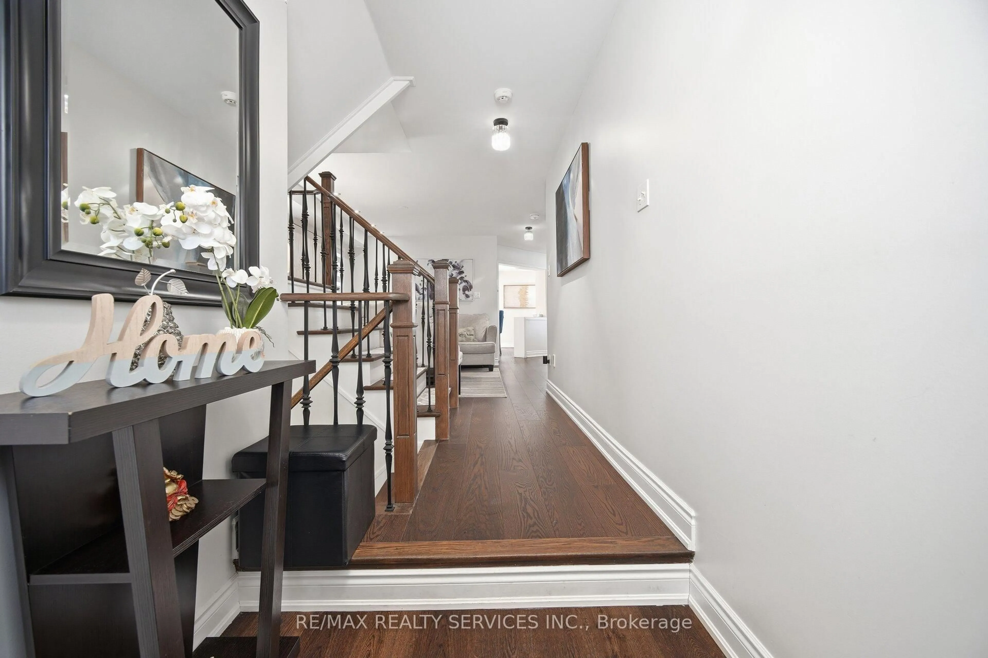 Indoor entryway for 47 Newark Way, Brampton Ontario L7A 2W8