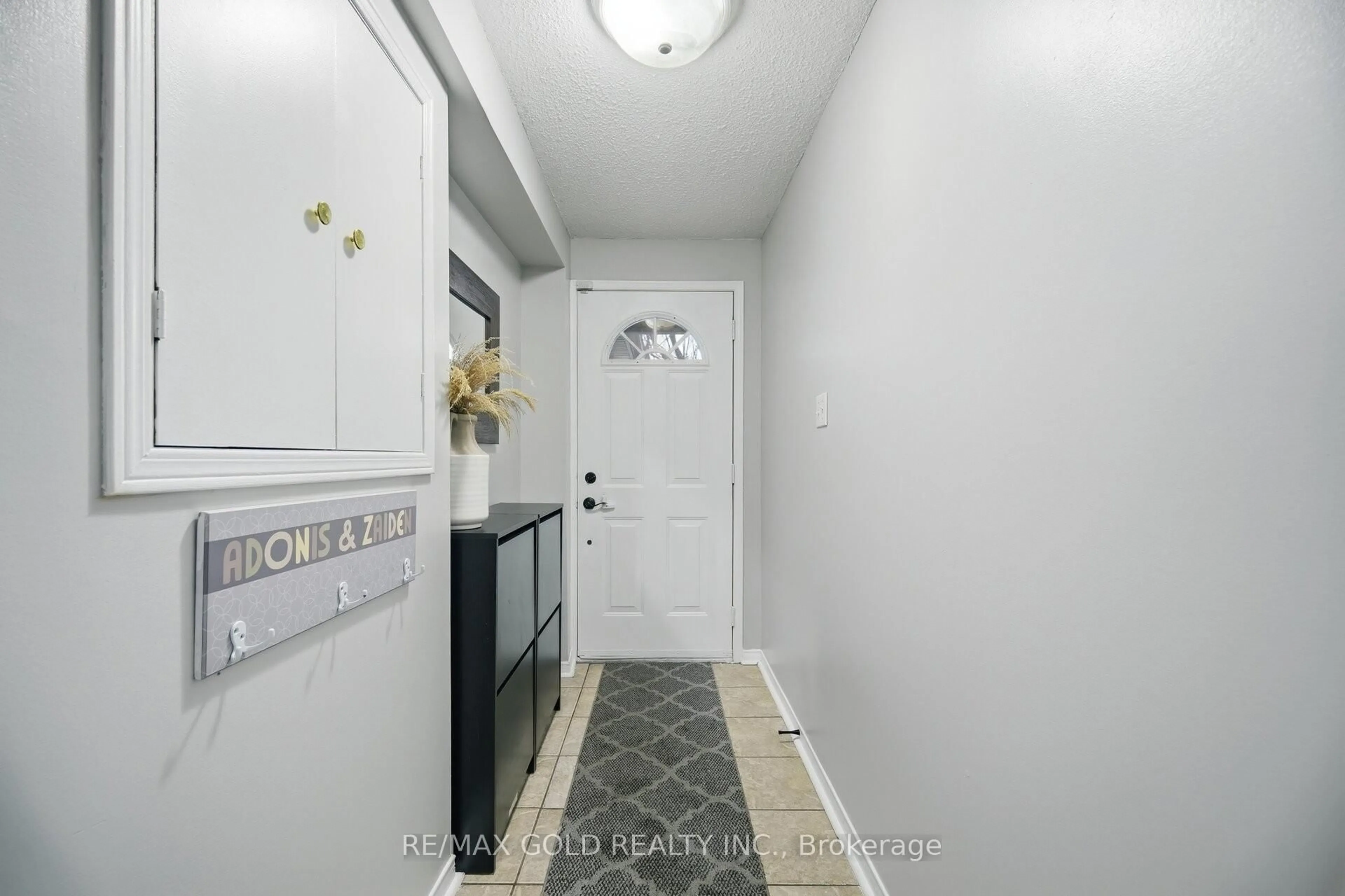 Indoor entryway for 101 Spadina Rd #101, Brampton Ontario L6X 4X6