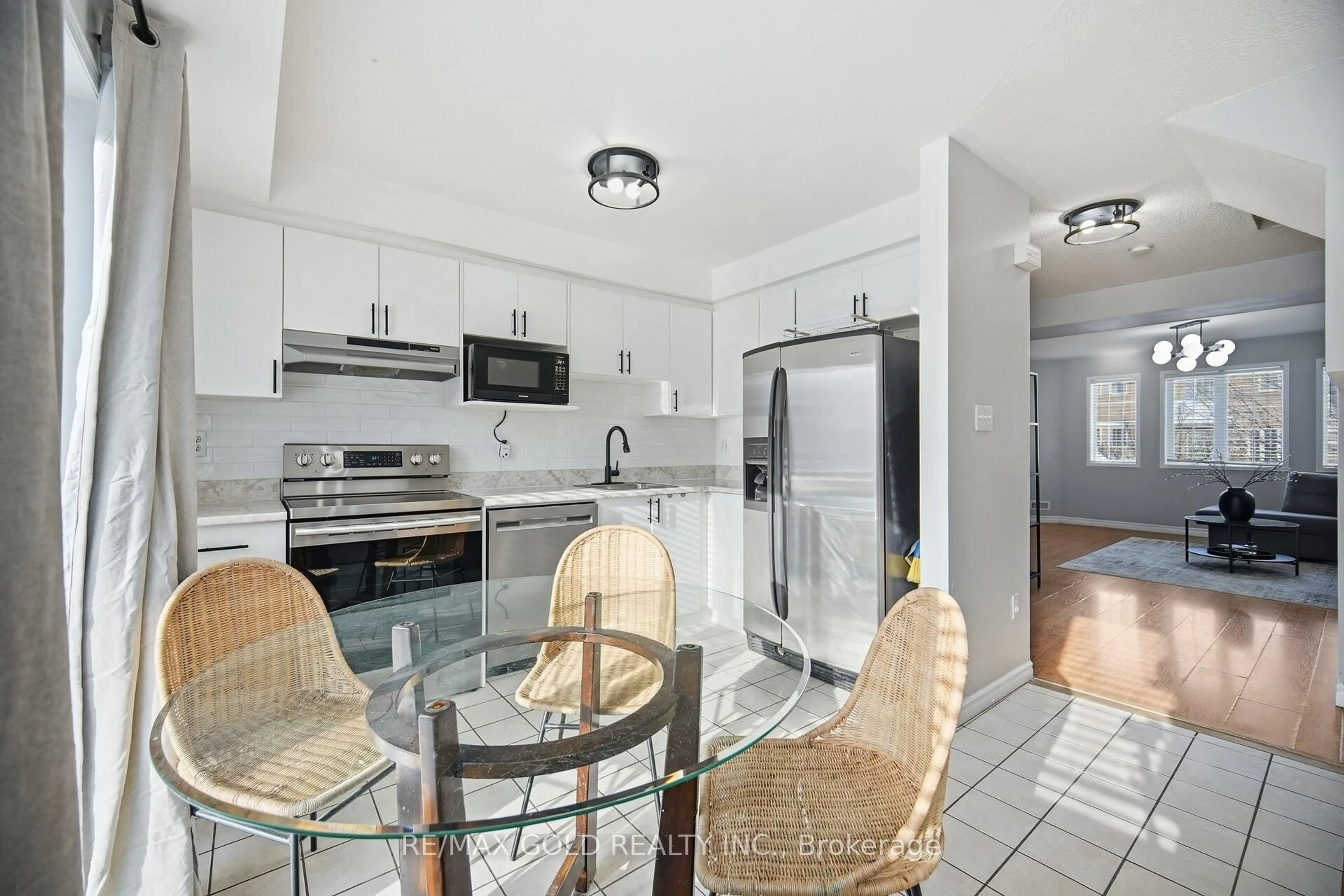 Open concept kitchen, ceramic/tile floor for 101 Spadina Rd #101, Brampton Ontario L6X 4X6