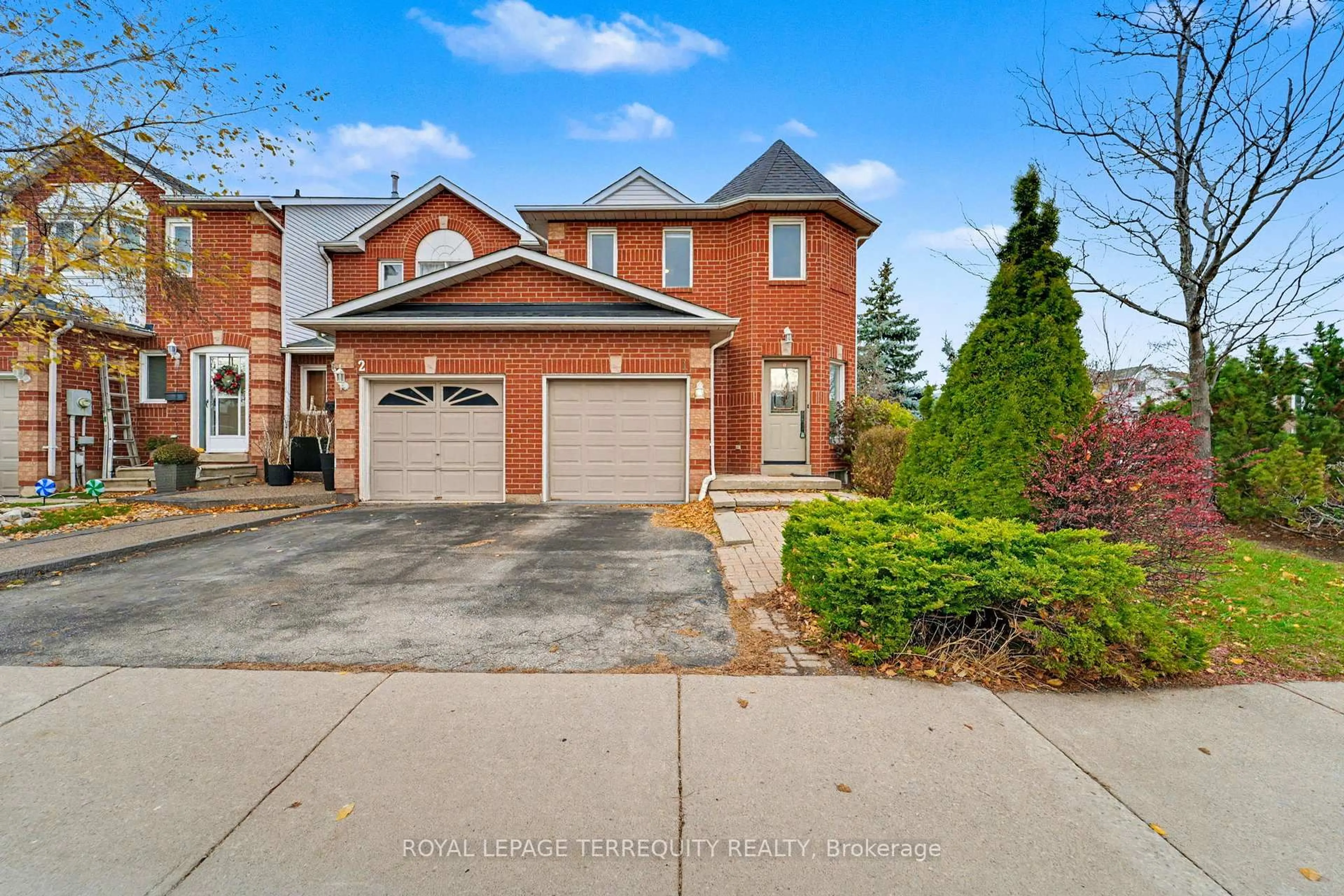 Home with brick exterior material, street for 2350 Grand Ravine Dr #1, Oakville Ontario L6H 6E2