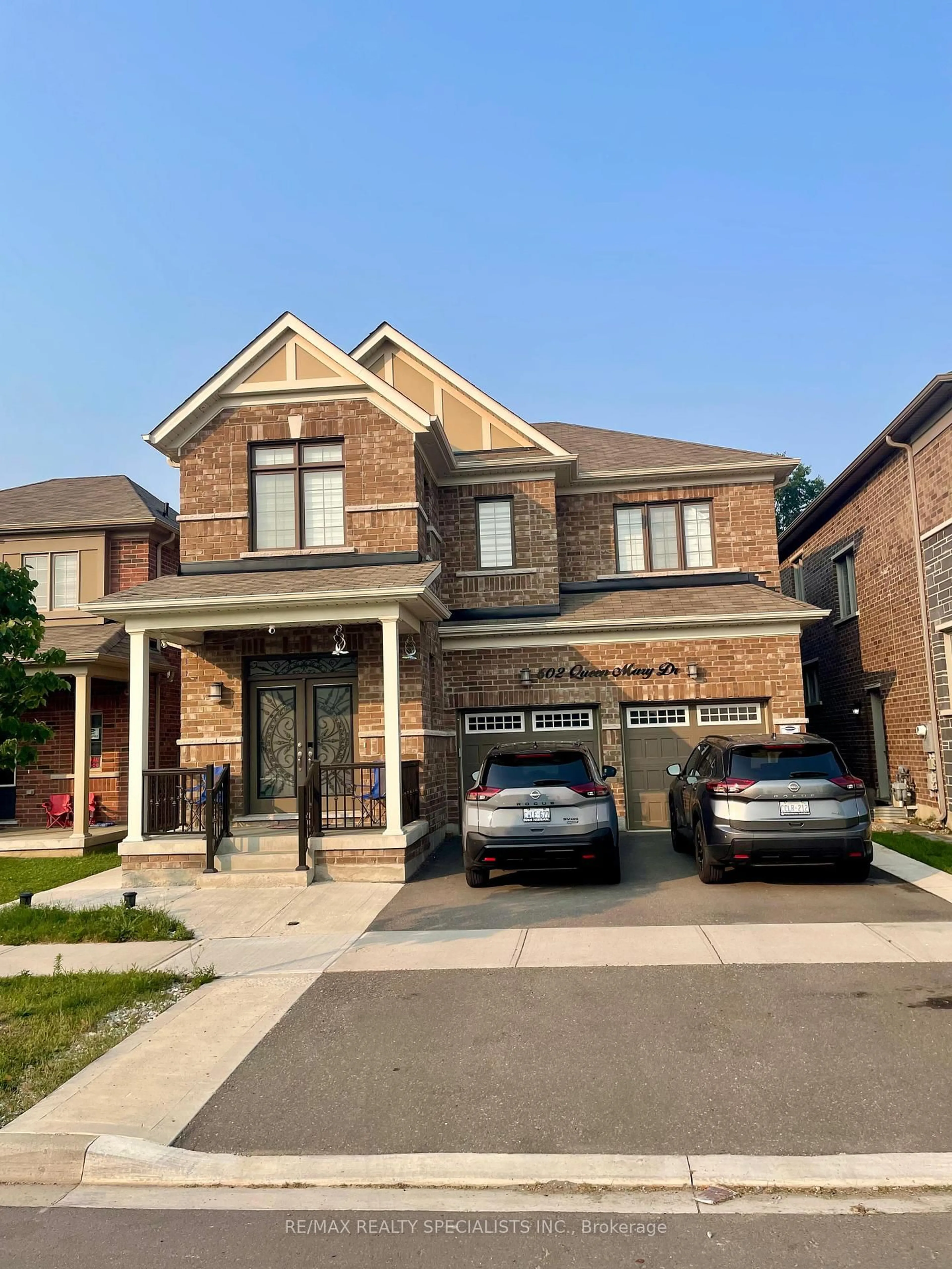 Home with brick exterior material, street for 602 Queen Mary Dr, Brampton Ontario L7A 5H4