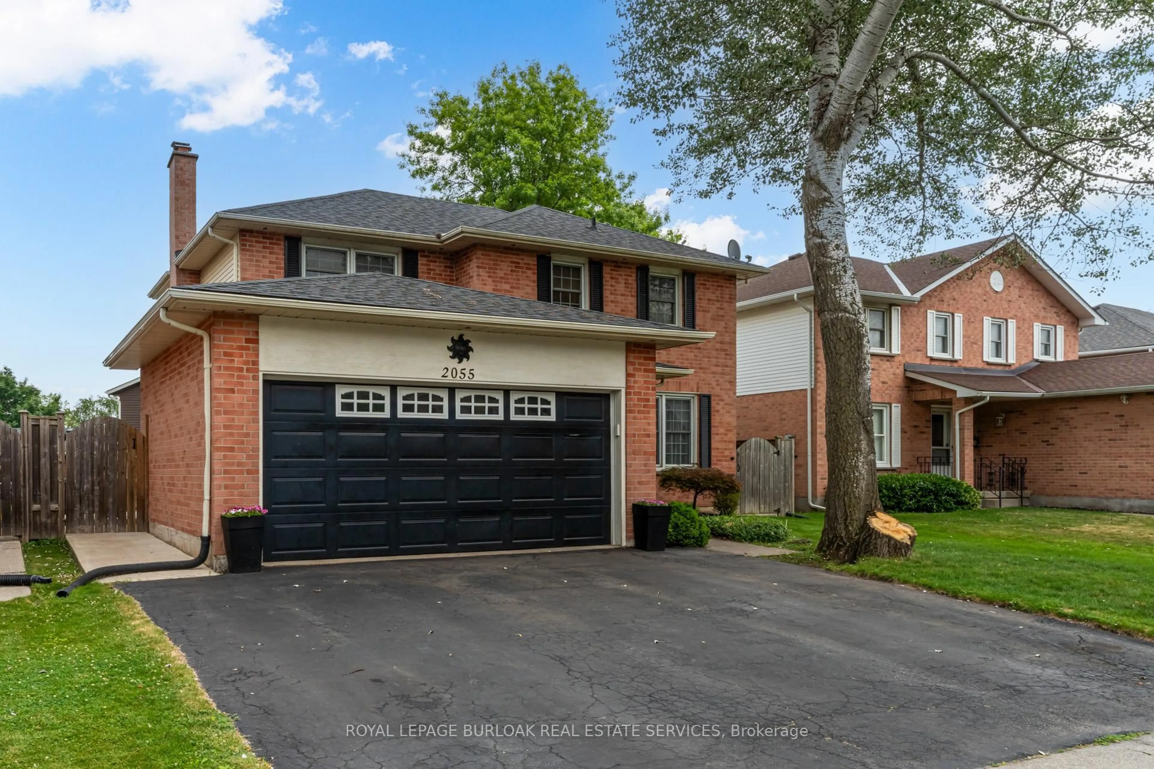 Home with brick exterior material, street for 2055 Hunters Wood Dr, Burlington Ontario L7M 2T9