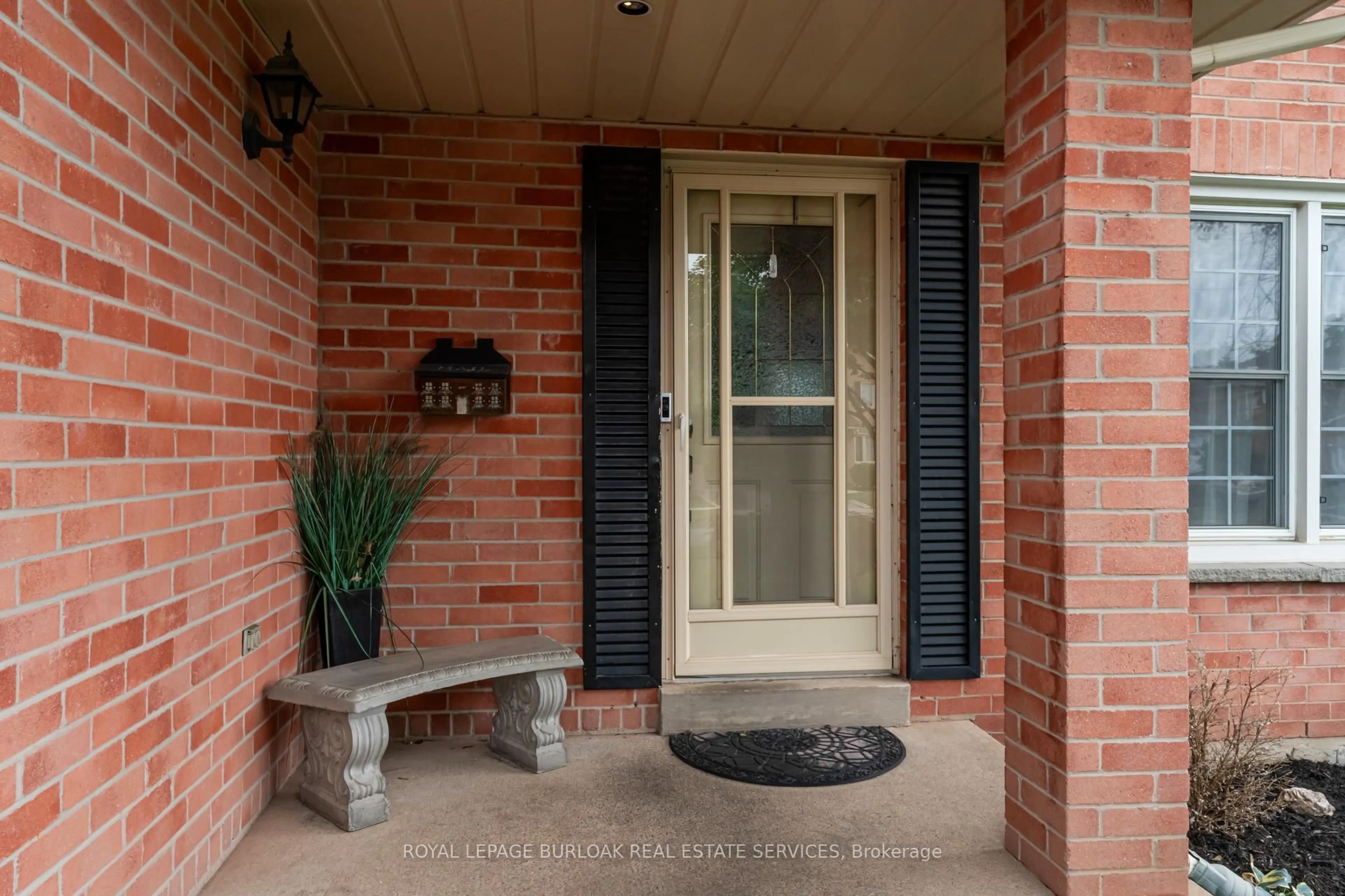 Home with brick exterior material, street for 2055 Hunters Wood Dr, Burlington Ontario L7M 2T9