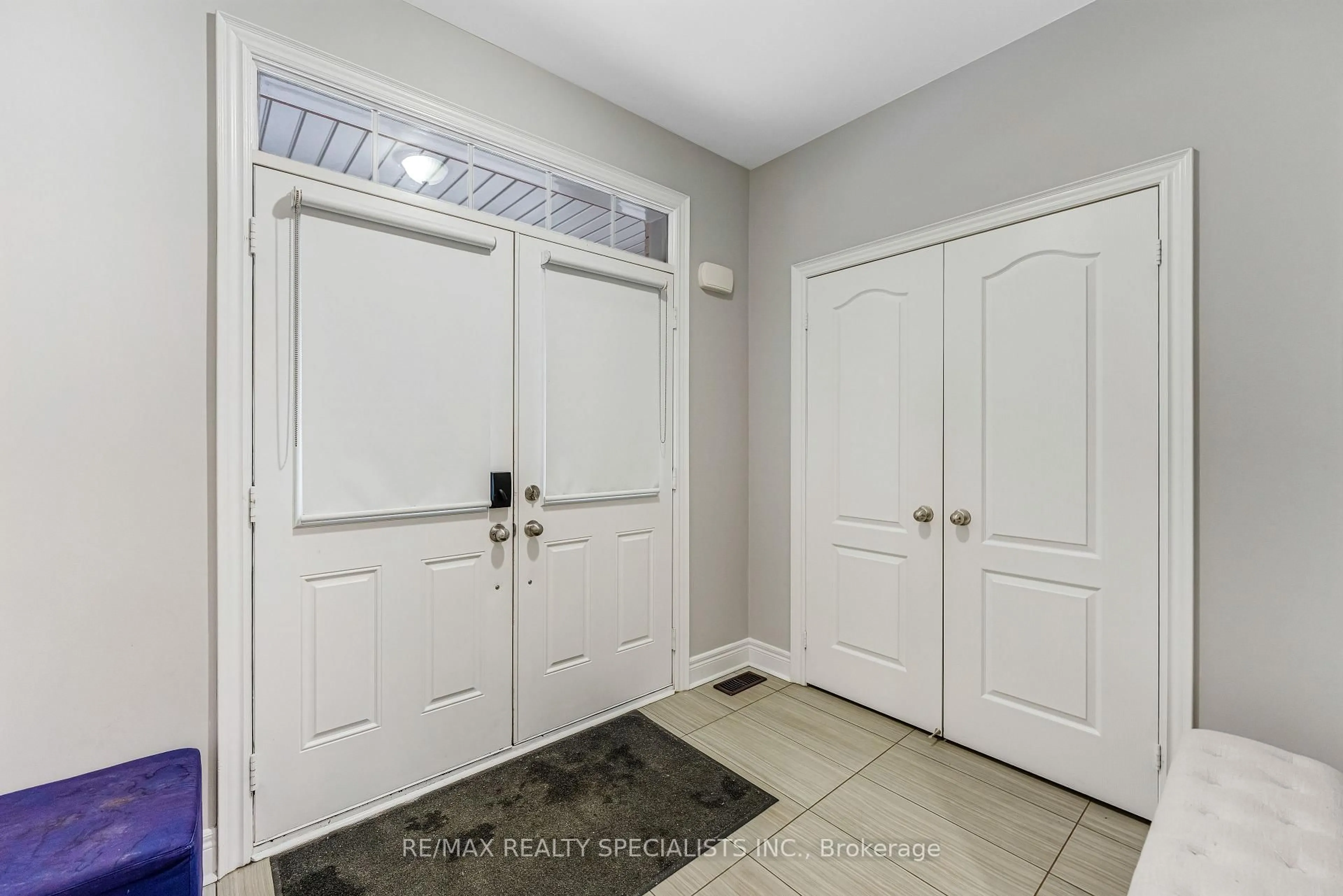 Indoor entryway for 171 Rising Hill Rdge, Brampton Ontario L6Y 6B2