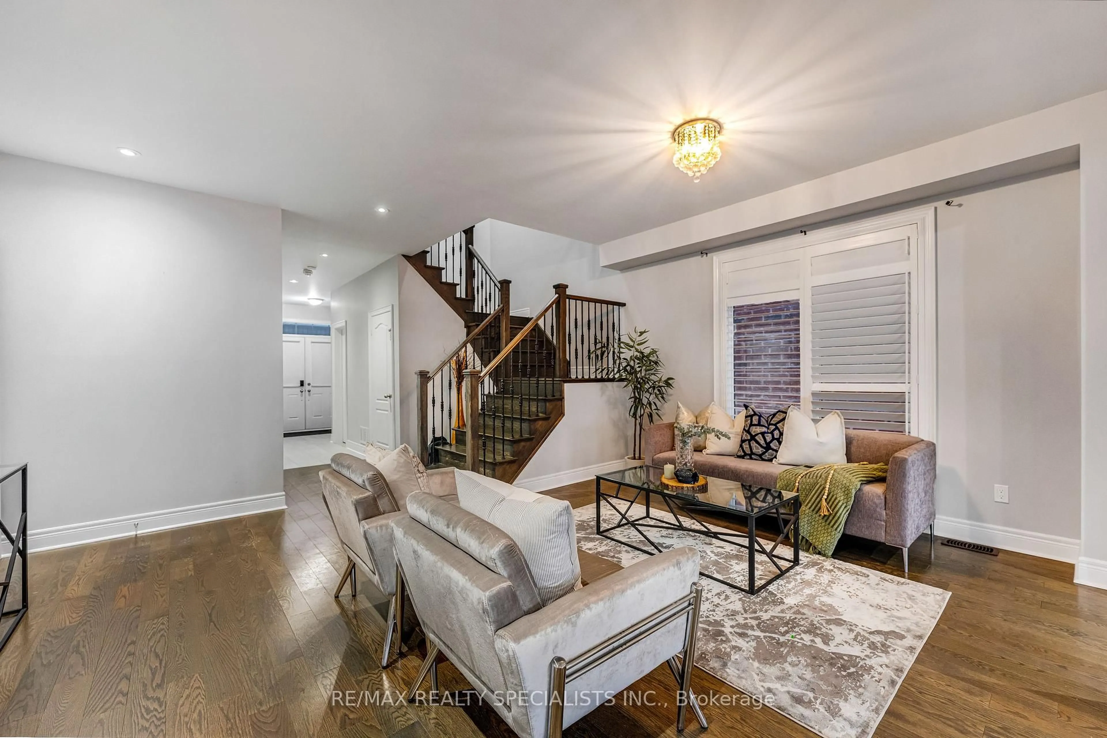 Living room with furniture, unknown for 171 Rising Hill Rdge, Brampton Ontario L6Y 6B2