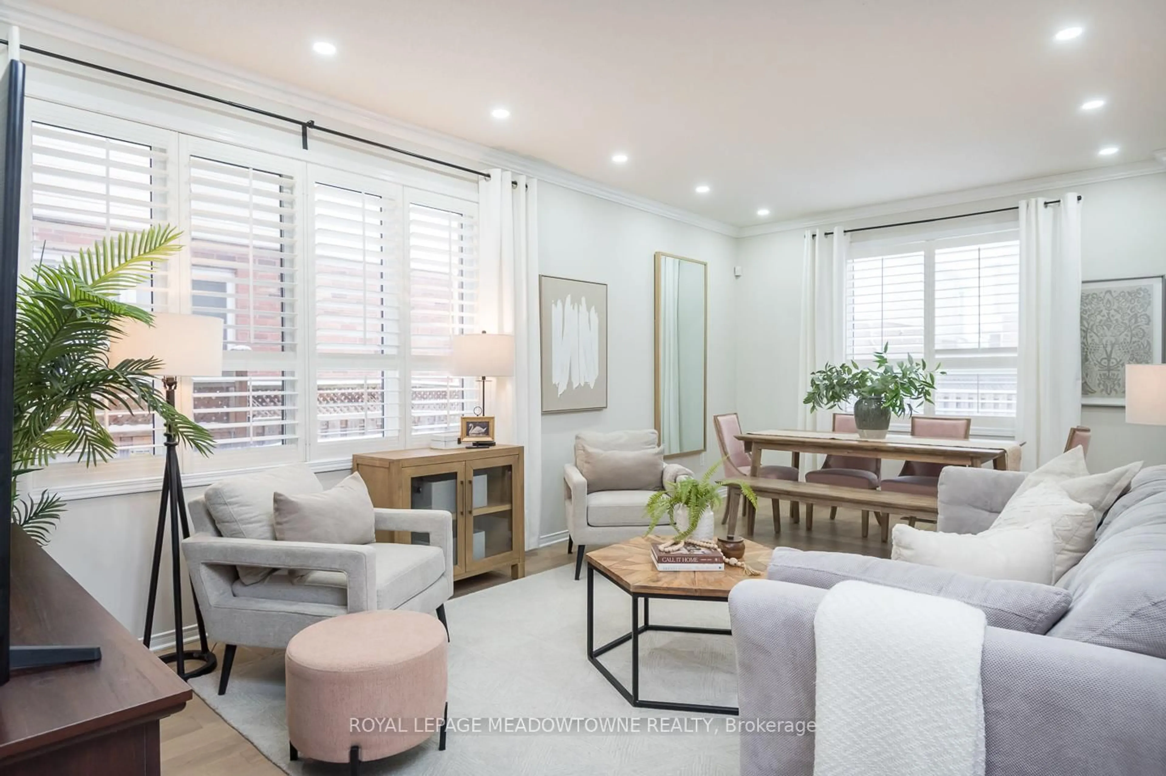 Living room with furniture, unknown for 1043 Donnelly St, Milton Ontario L9T 0A2