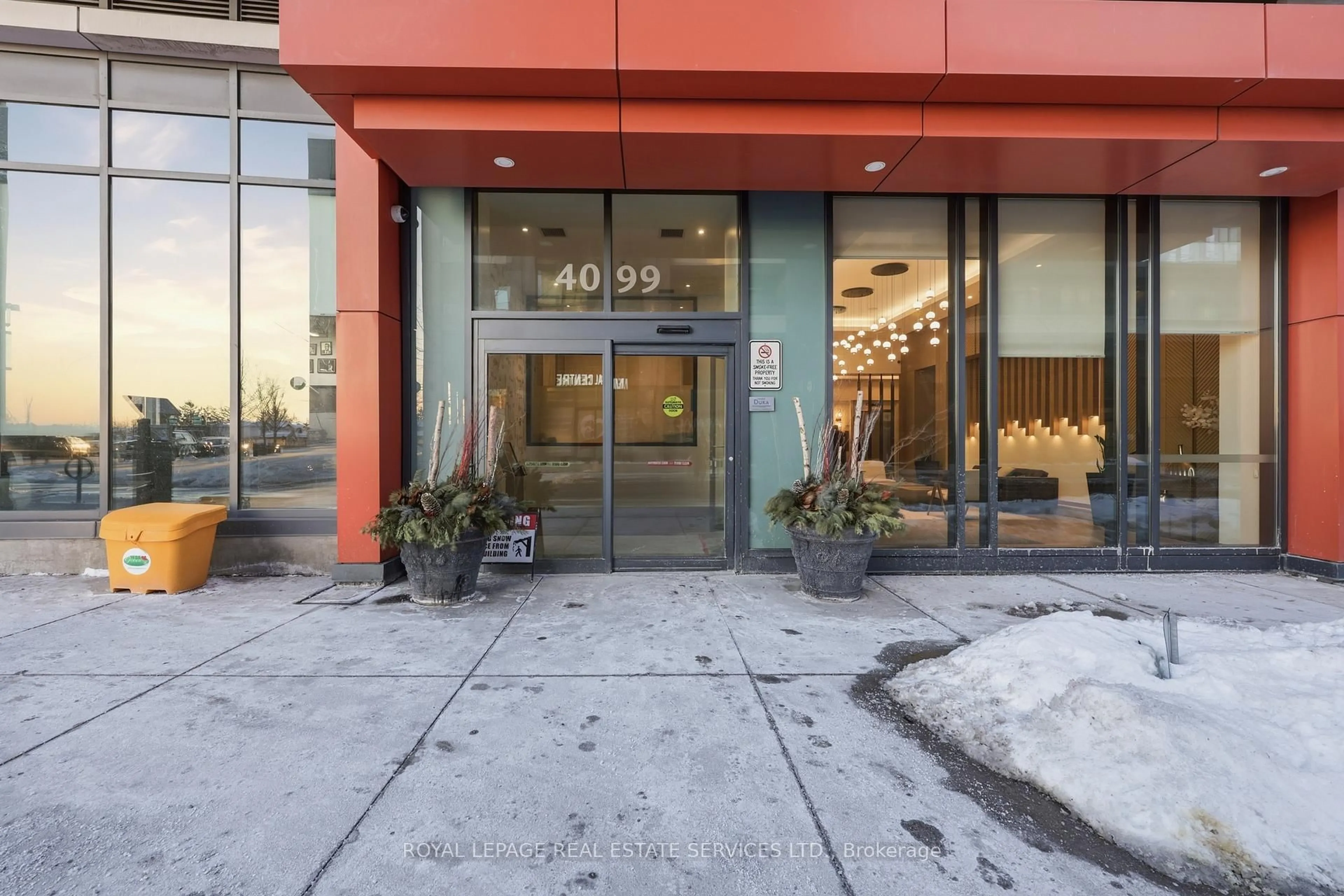 Indoor foyer for 4099 Brickstone Mews #2403, Mississauga Ontario L5B 0G2