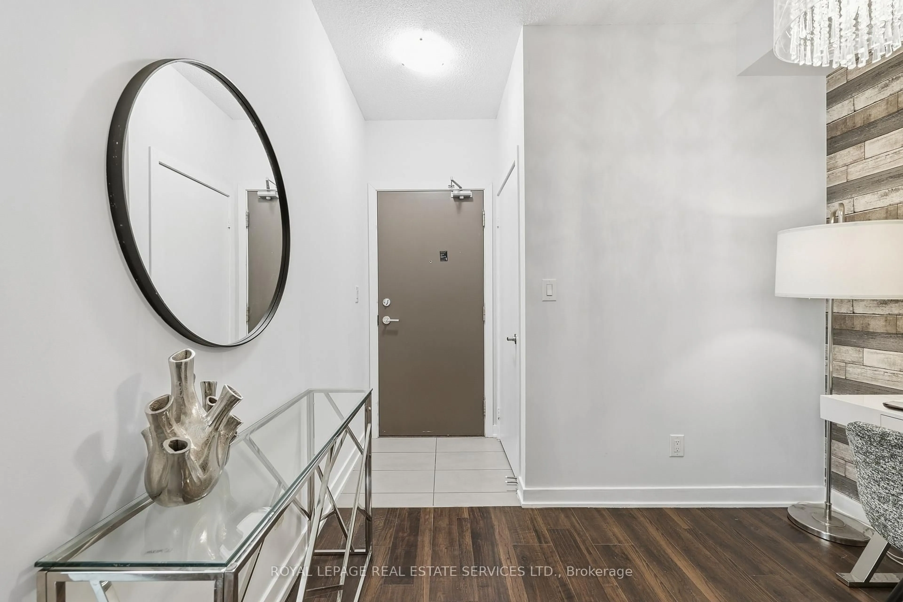 Indoor entryway for 4099 Brickstone Mews #2403, Mississauga Ontario L5B 0G2