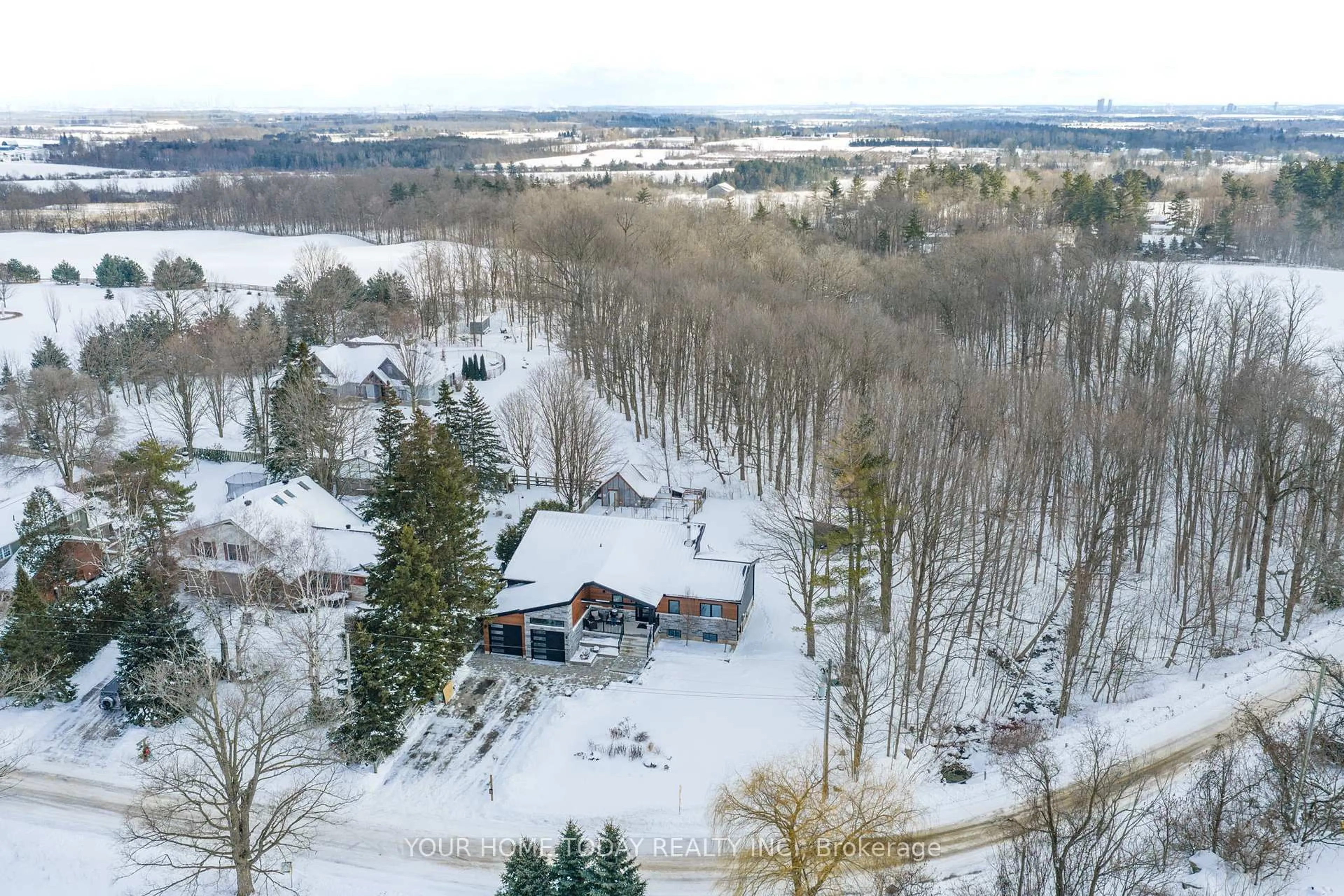 A pic from outside/outdoor area/front of a property/back of a property/a pic from drone, mountain view for 10735 Third Line, Halton Hills Ontario L9T 2X9