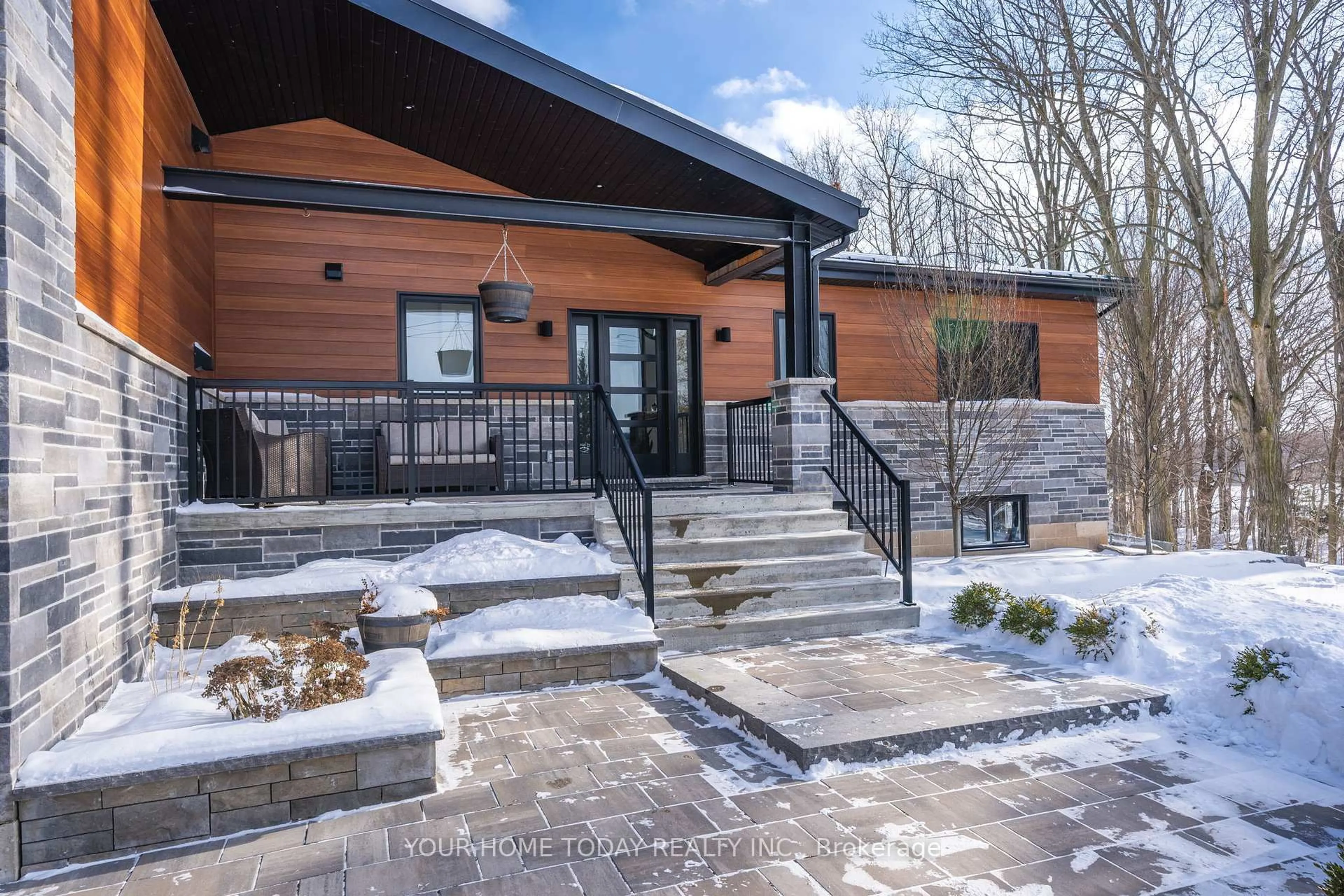 Home with brick exterior material, mountain view for 10735 Third Line, Halton Hills Ontario L9T 2X9