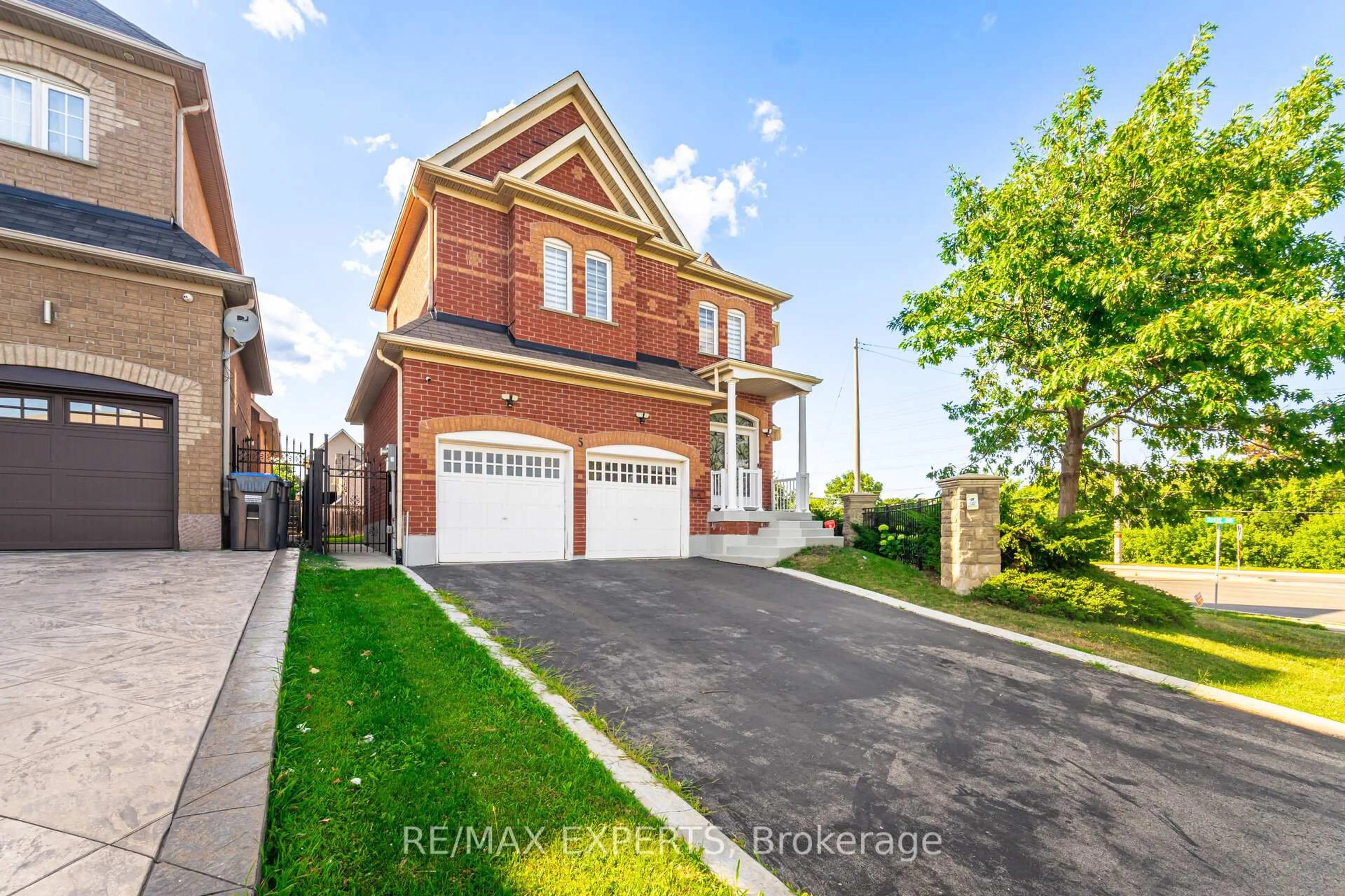 Home with brick exterior material, street for 5 Hillside Dr, Brampton Ontario L6S 0B7