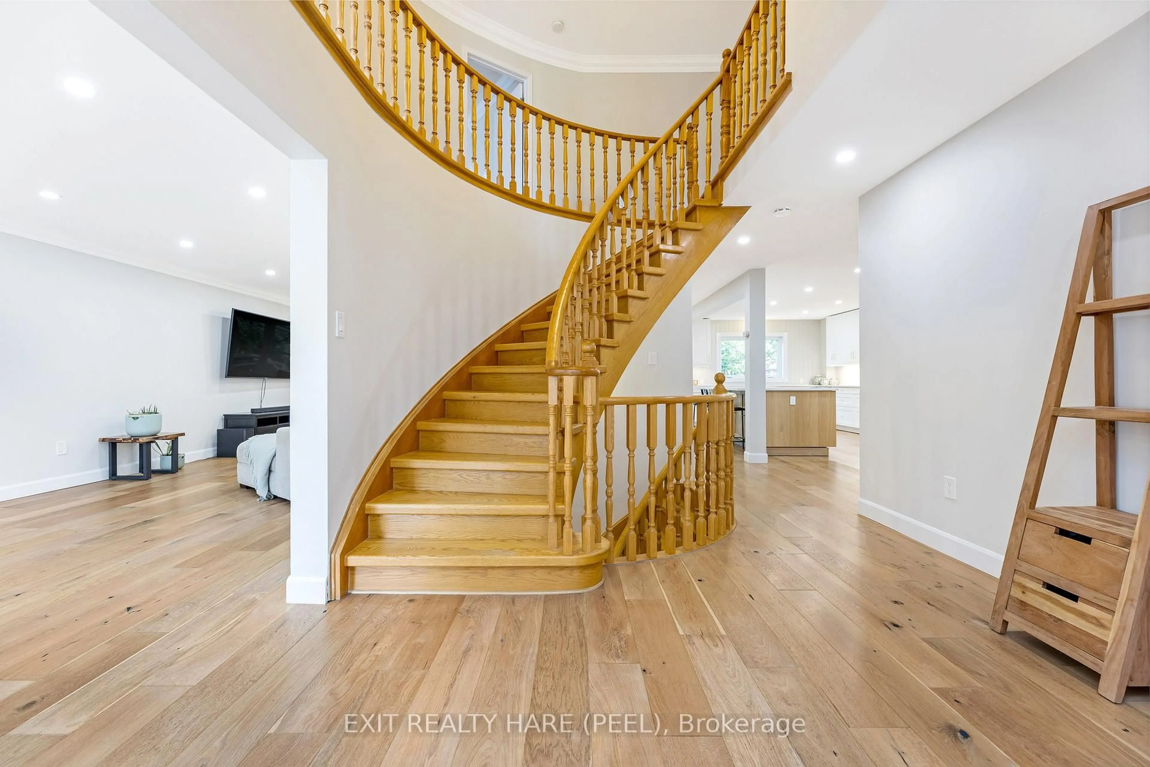 Stairs for 6 Stonegate Dr, Brampton Ontario L6Z 3L7