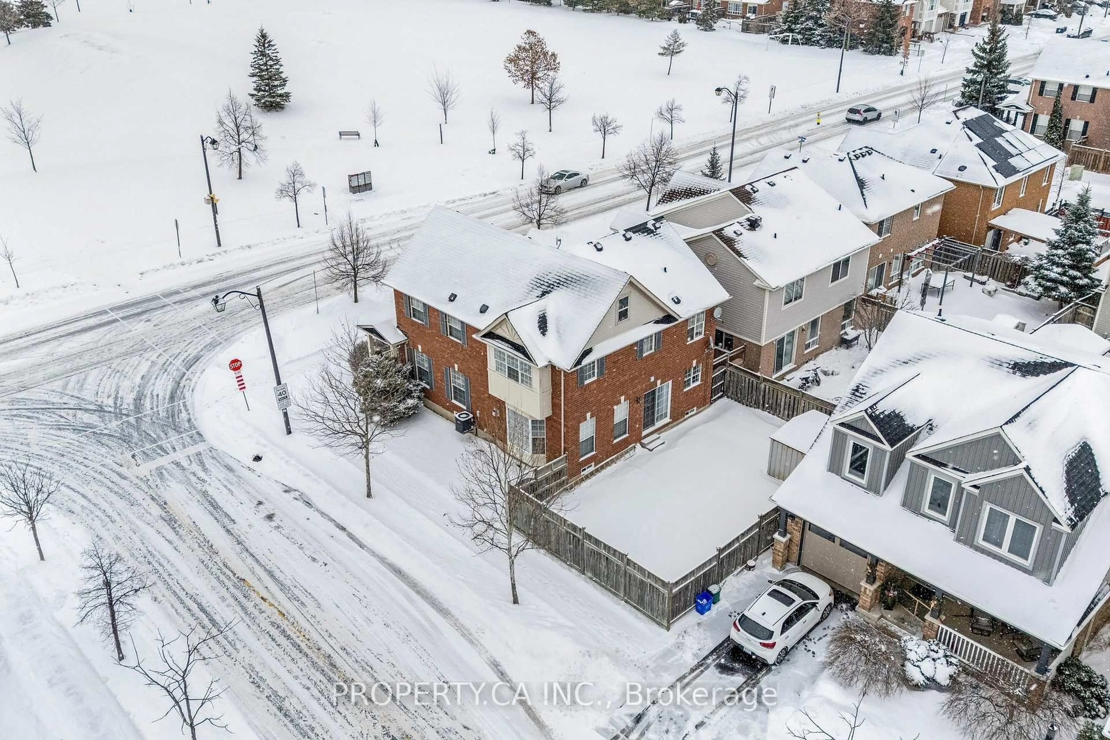A pic from outside/outdoor area/front of a property/back of a property/a pic from drone, street for 681 Bennett Blvd, Milton Ontario L9T 6A8