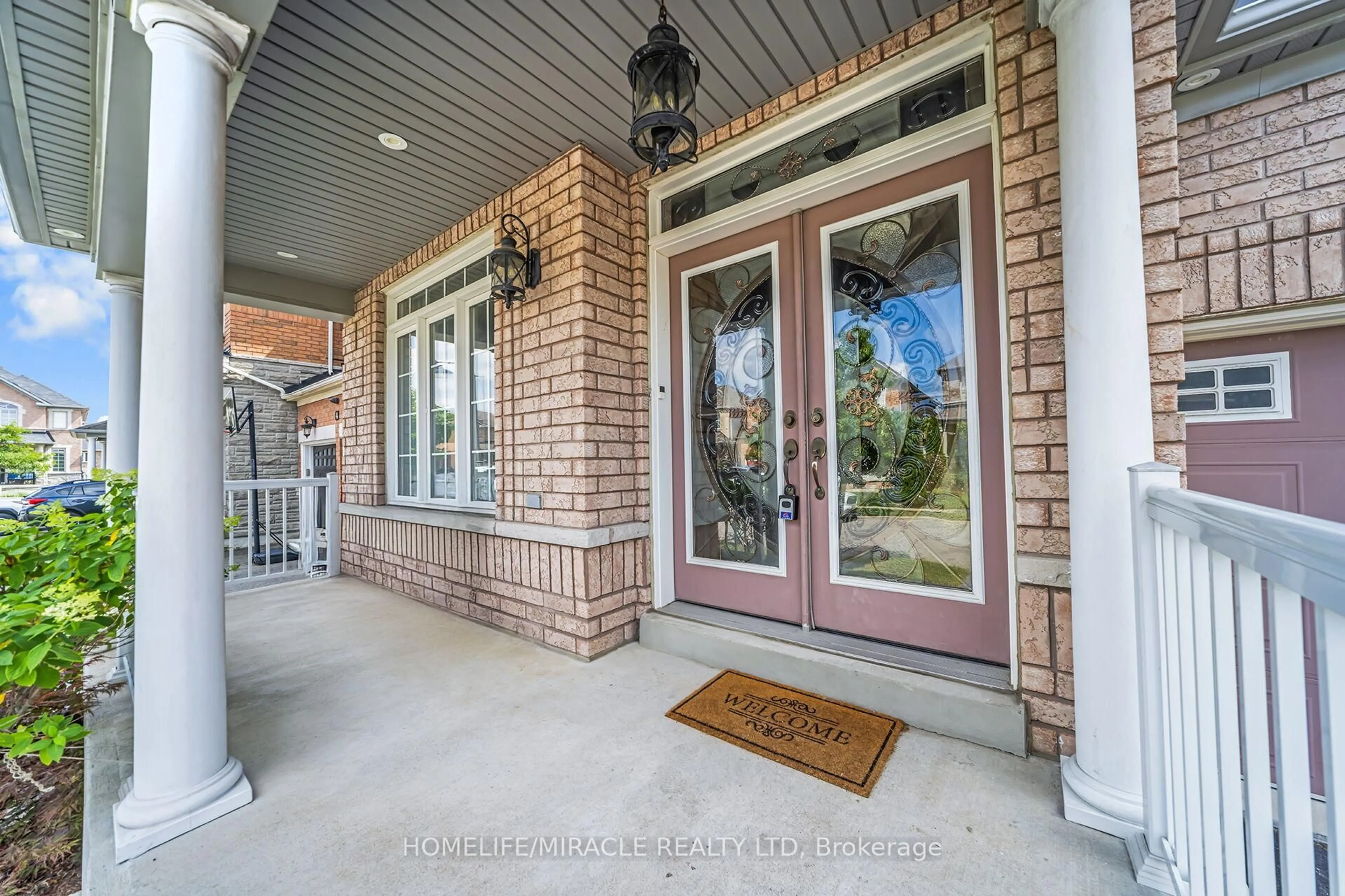 Indoor entryway for 6 Currant Rd, Brampton Ontario L6P 3G1